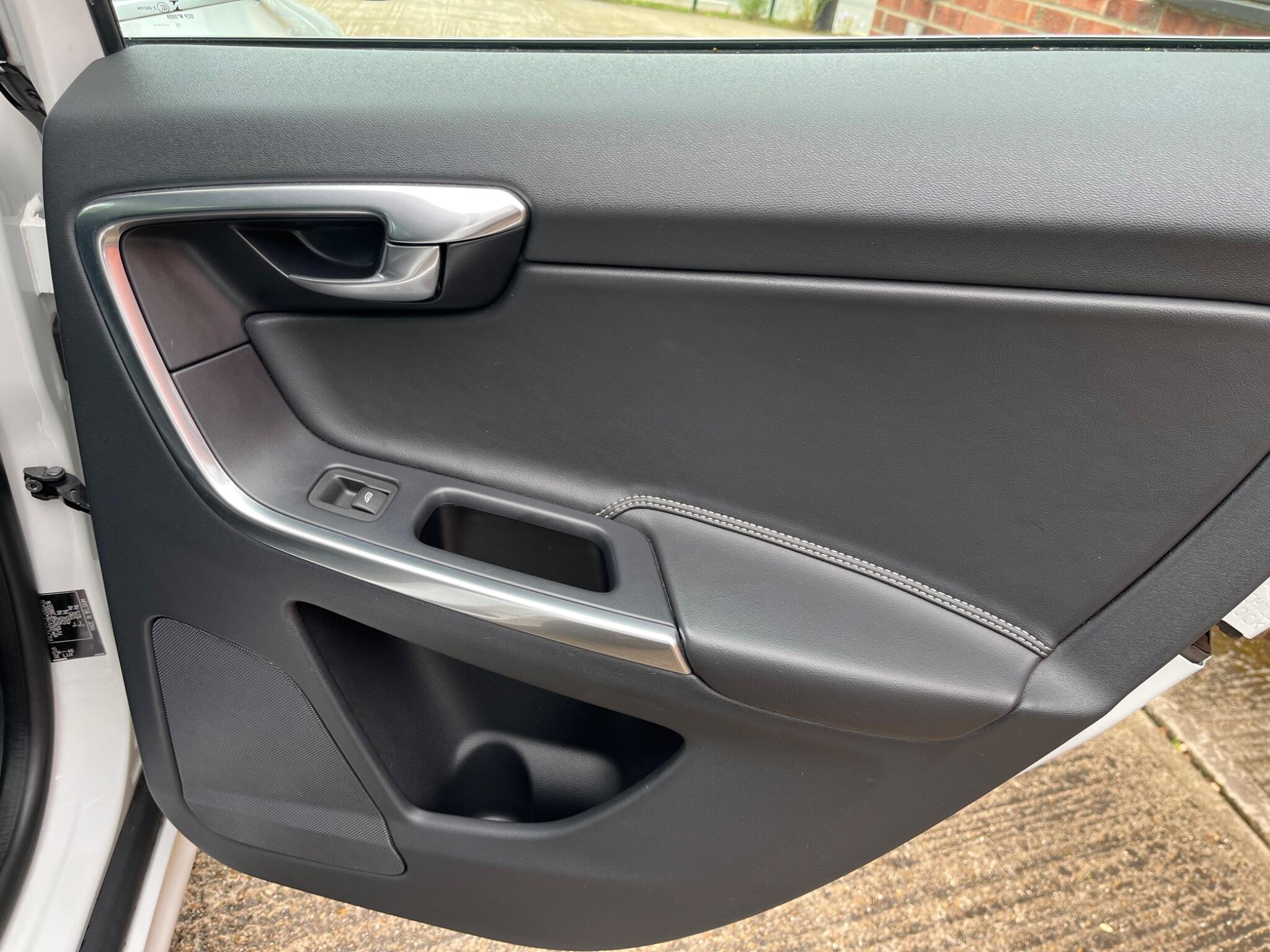 Volvo XC60 view 43