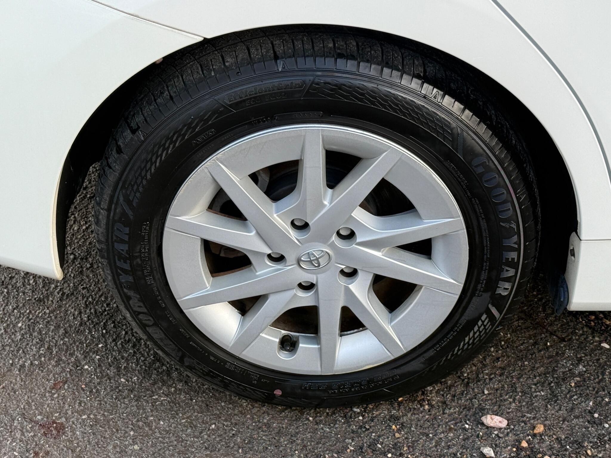 Toyota Prius+ - Image 32