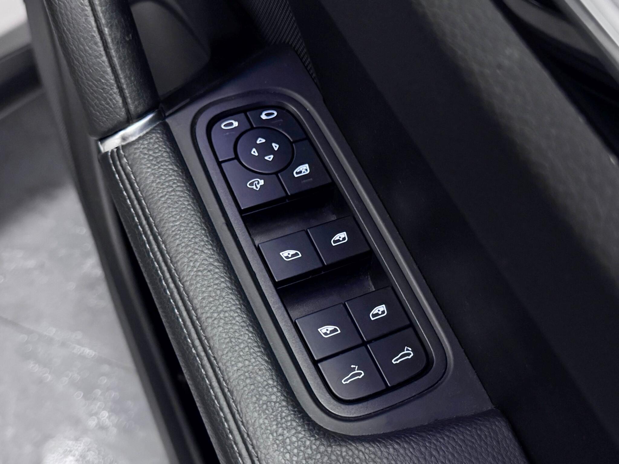 Porsche Cayenne view 17
