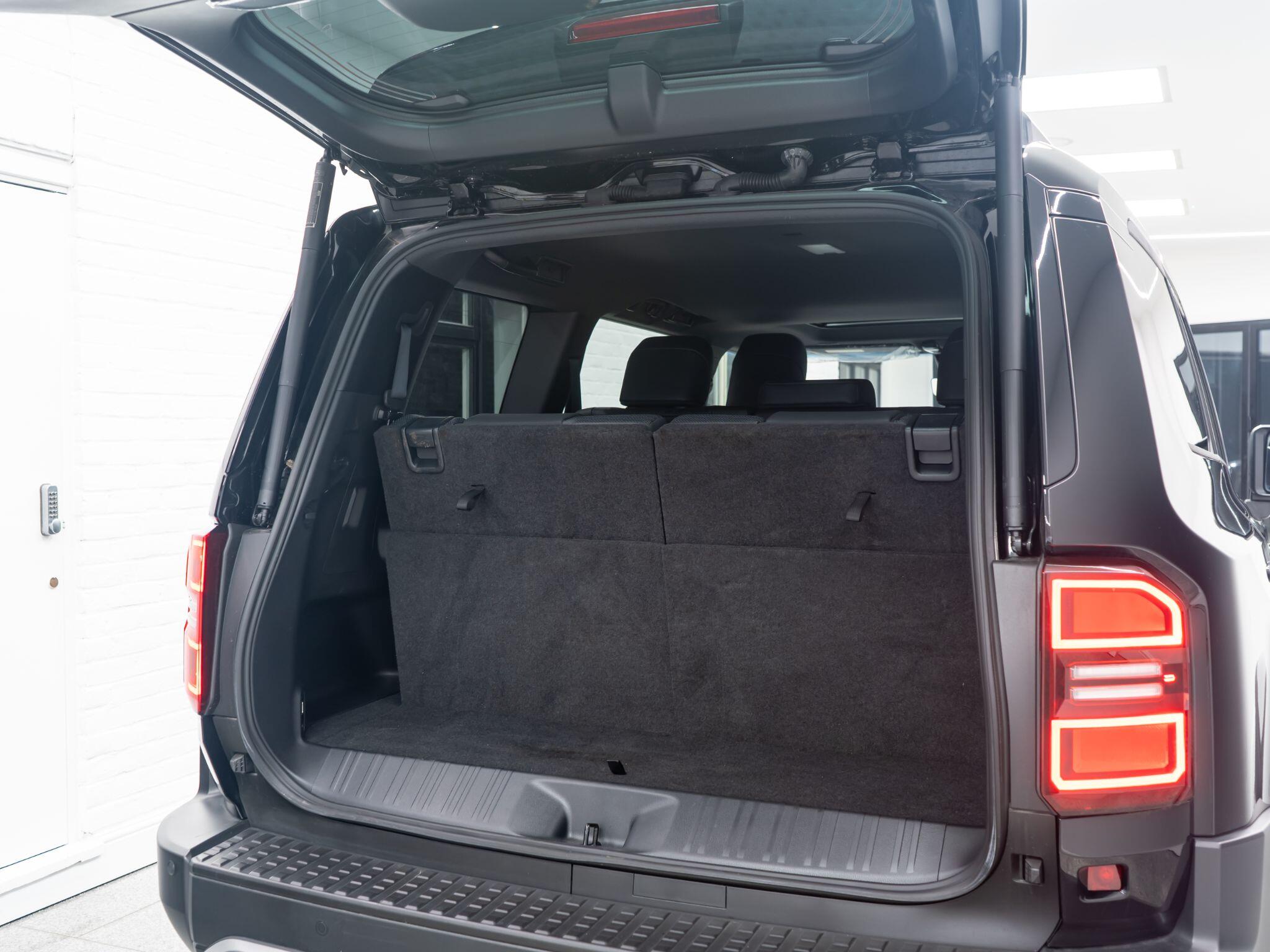 Toyota Land Cruiser view 43