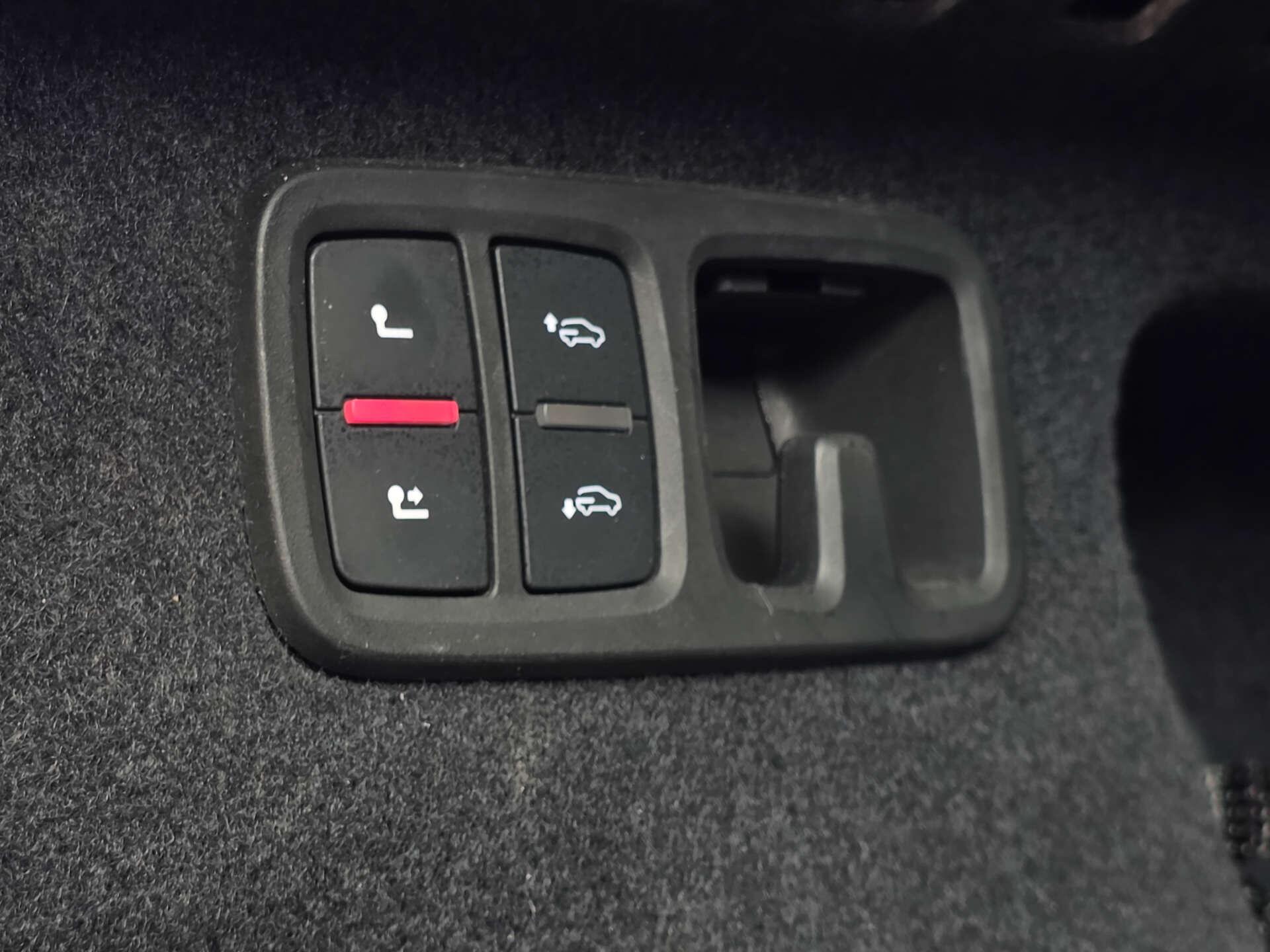 Audi Q8 view 43