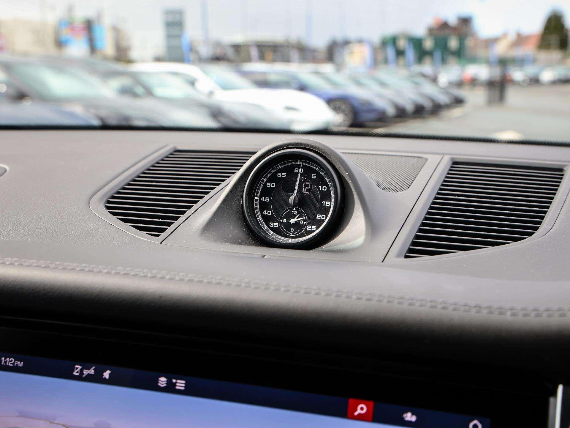 Porsche Macan view 21