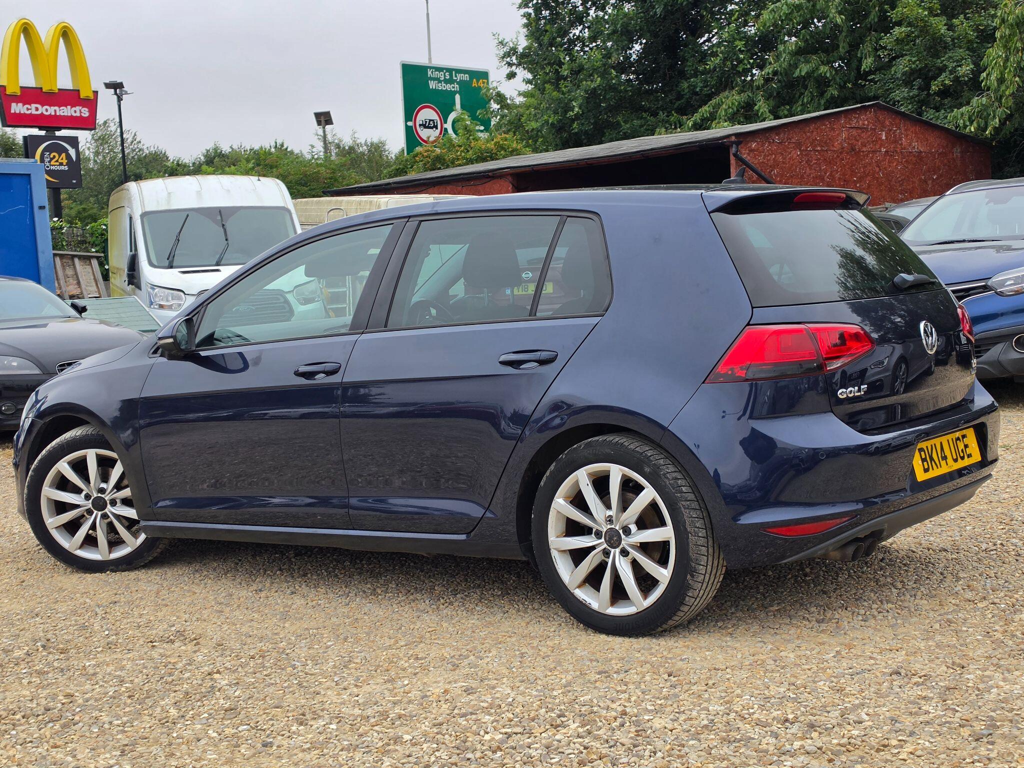 Volkswagen Golf view 4
