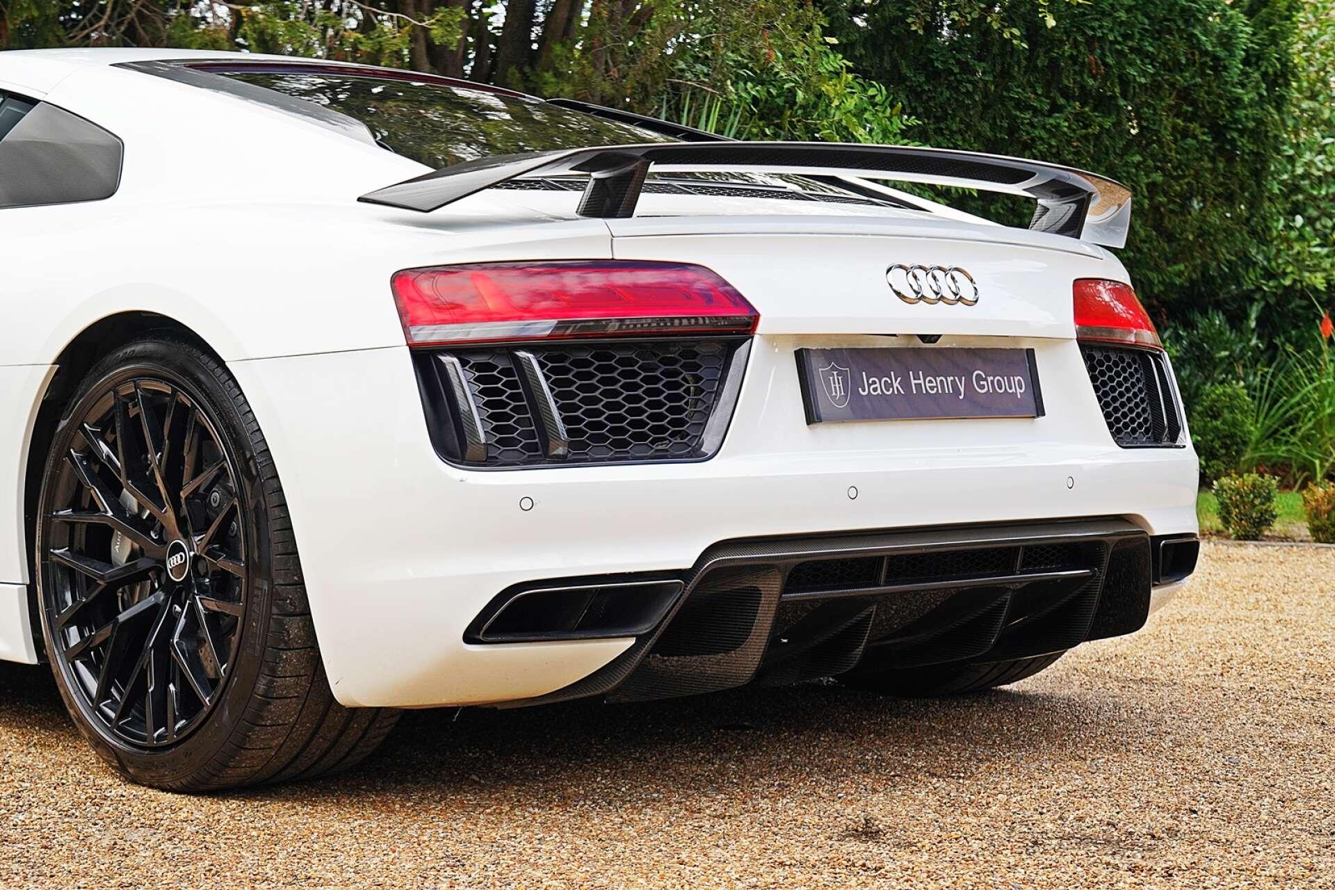 Audi R8 view 6