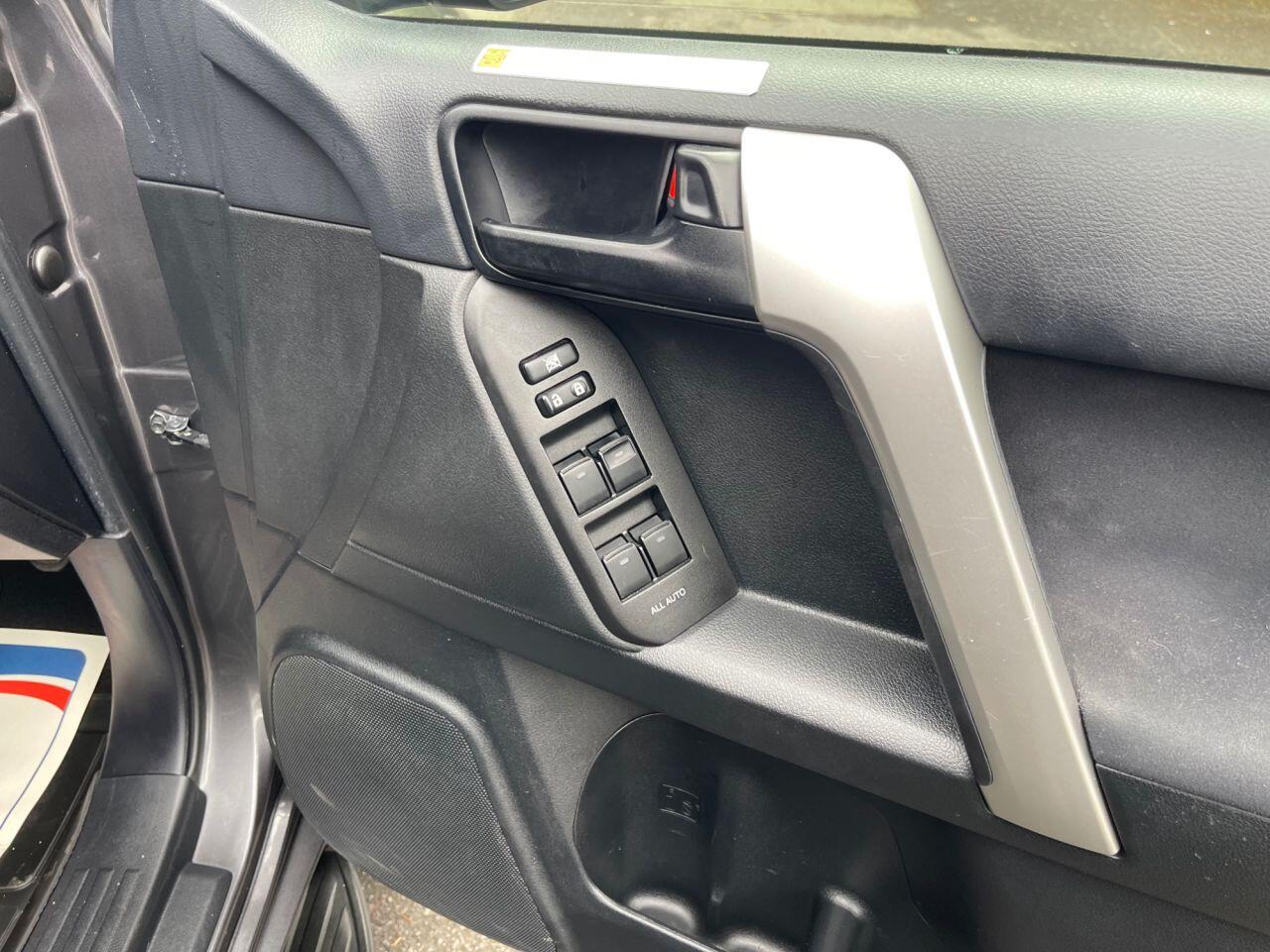 Toyota Land Cruiser view 15