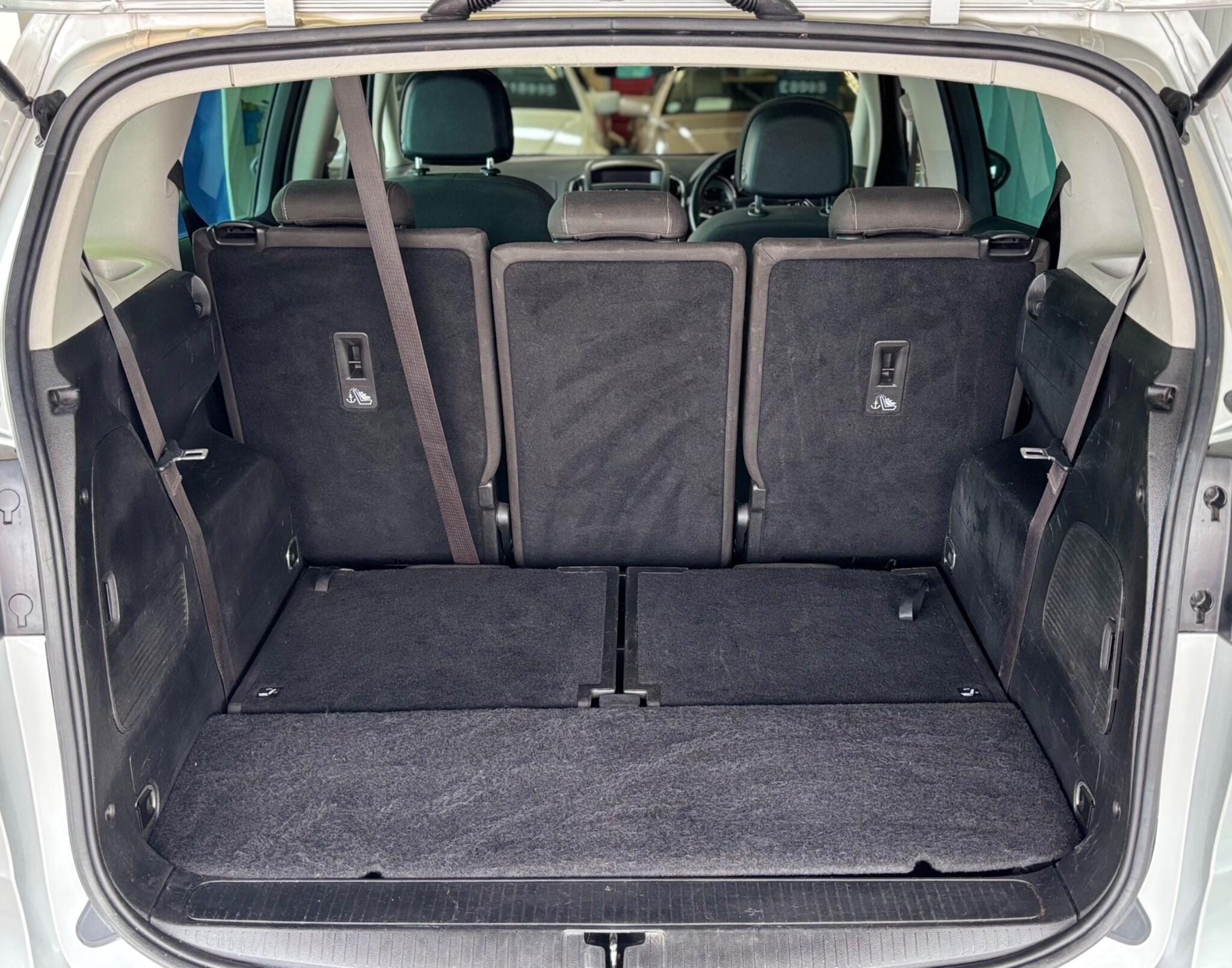 Vauxhall Zafira Tourer view 21