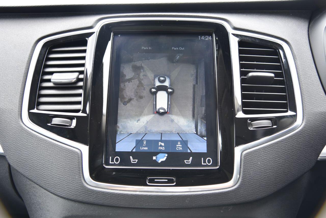 Volvo XC90 view 8
