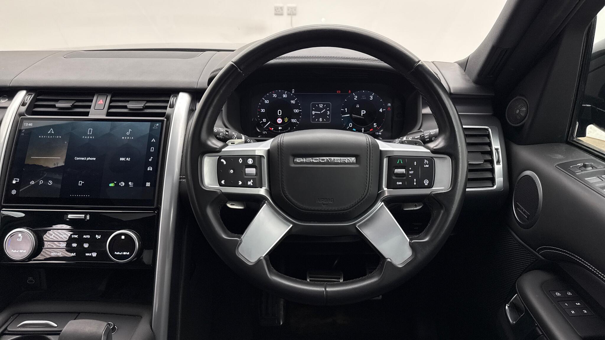 Land Rover Discovery view 15
