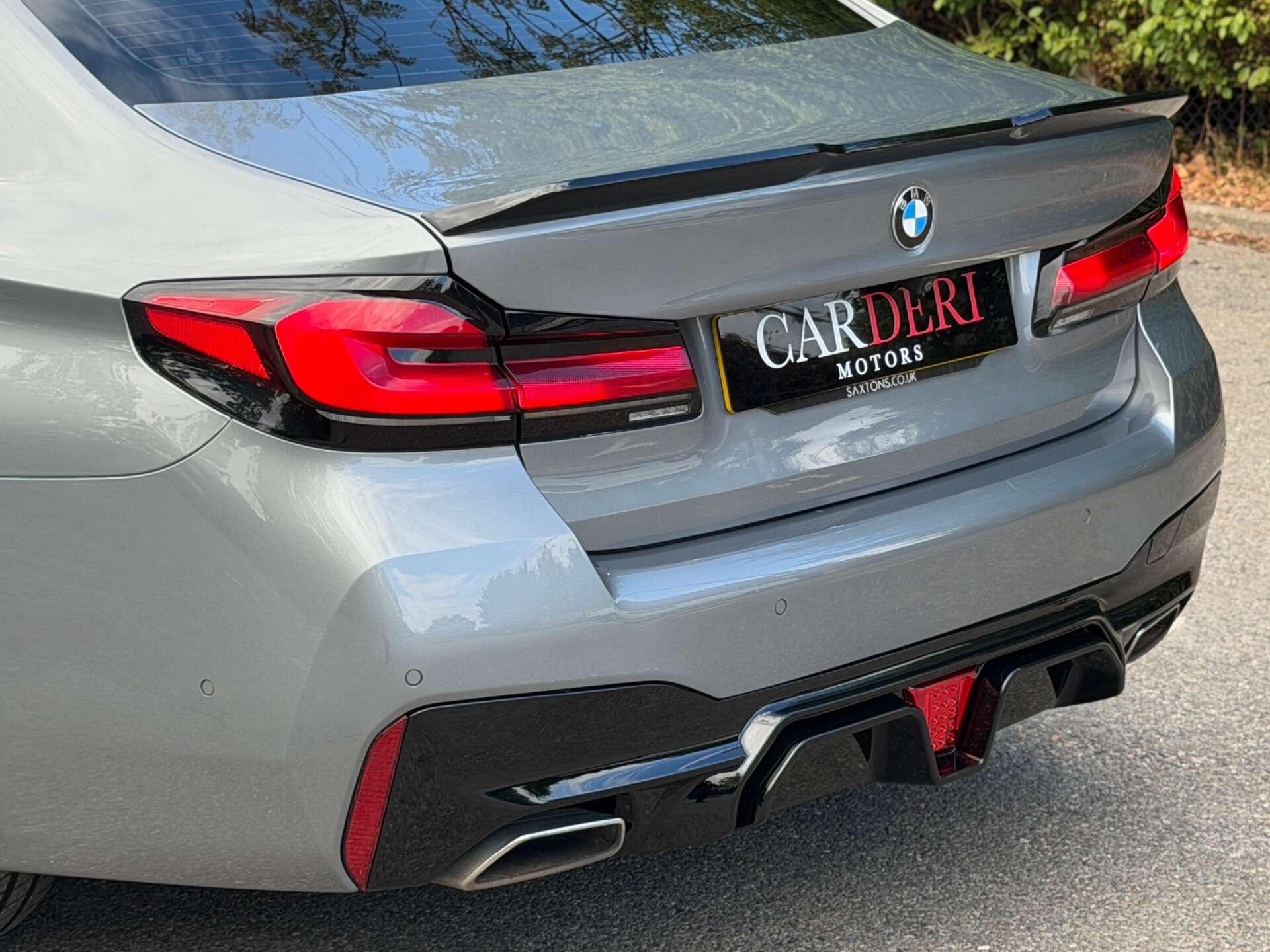 BMW 5 Series view 17