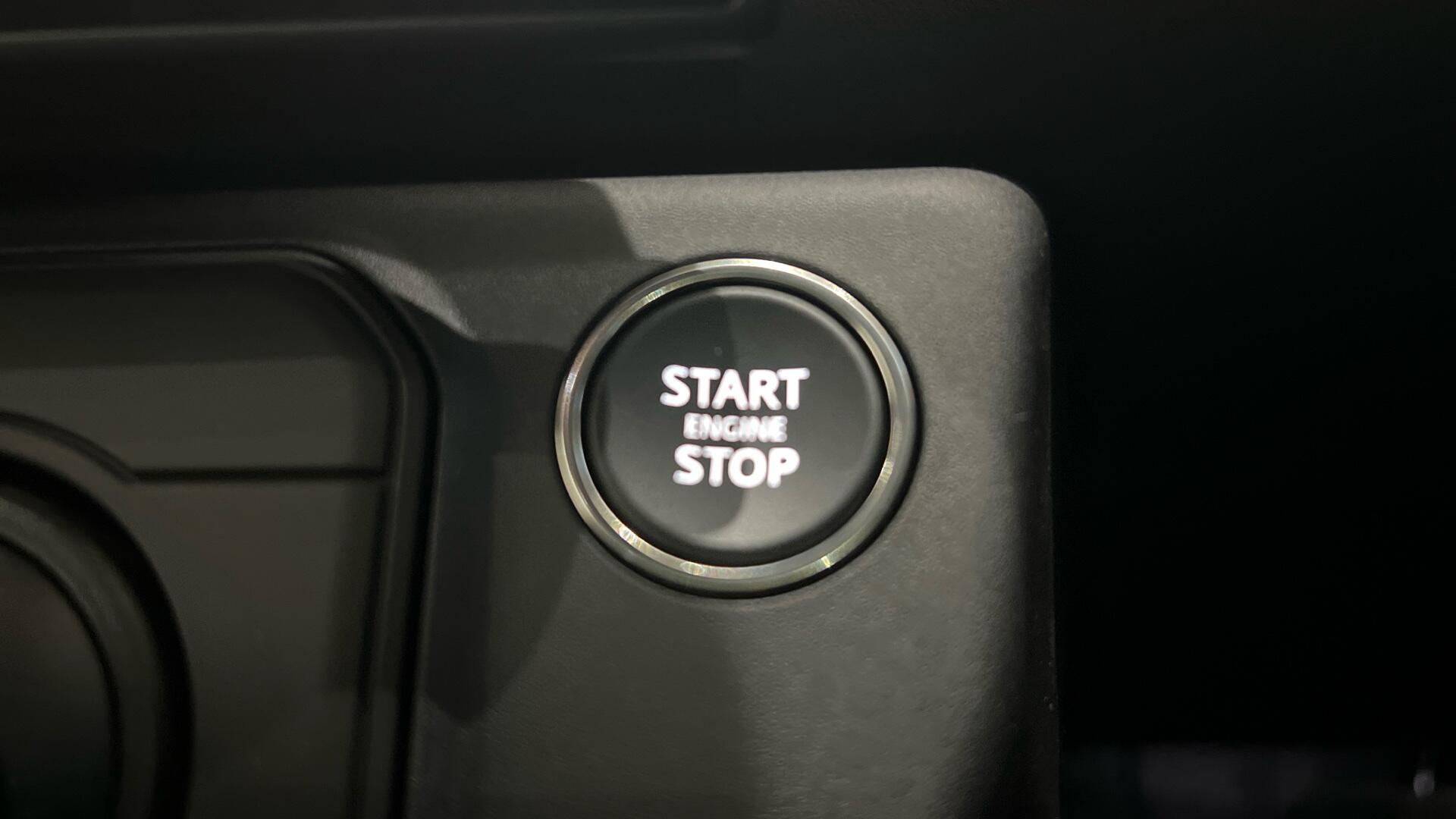 Land Rover Defender view 43