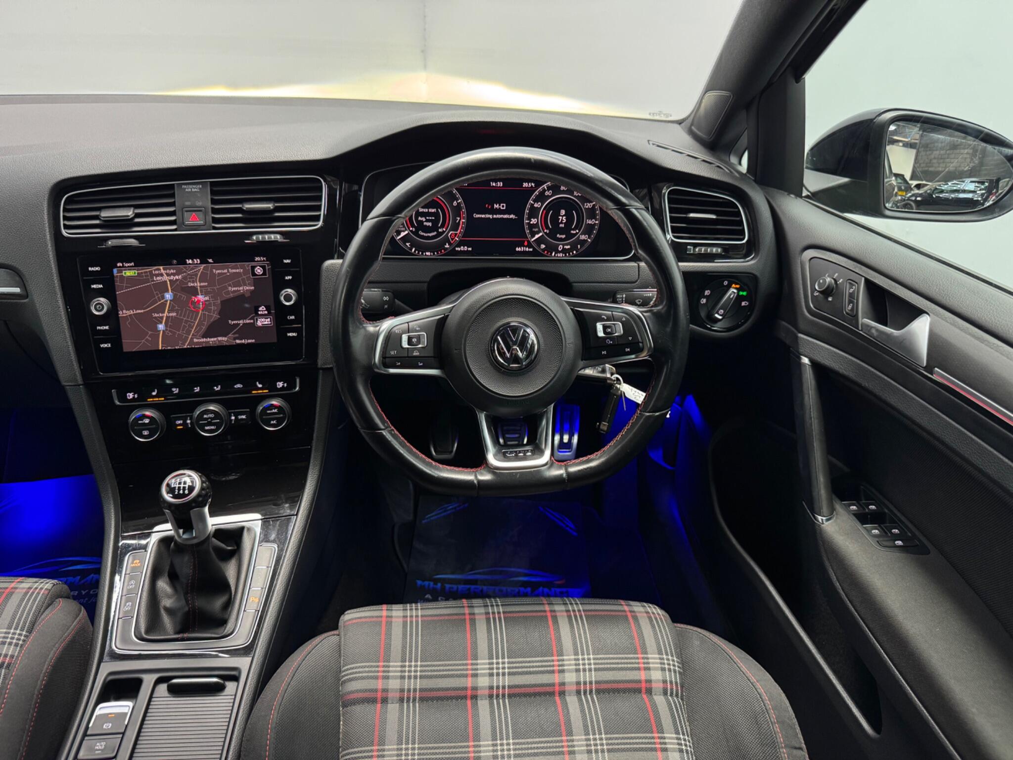 Volkswagen Golf view 5
