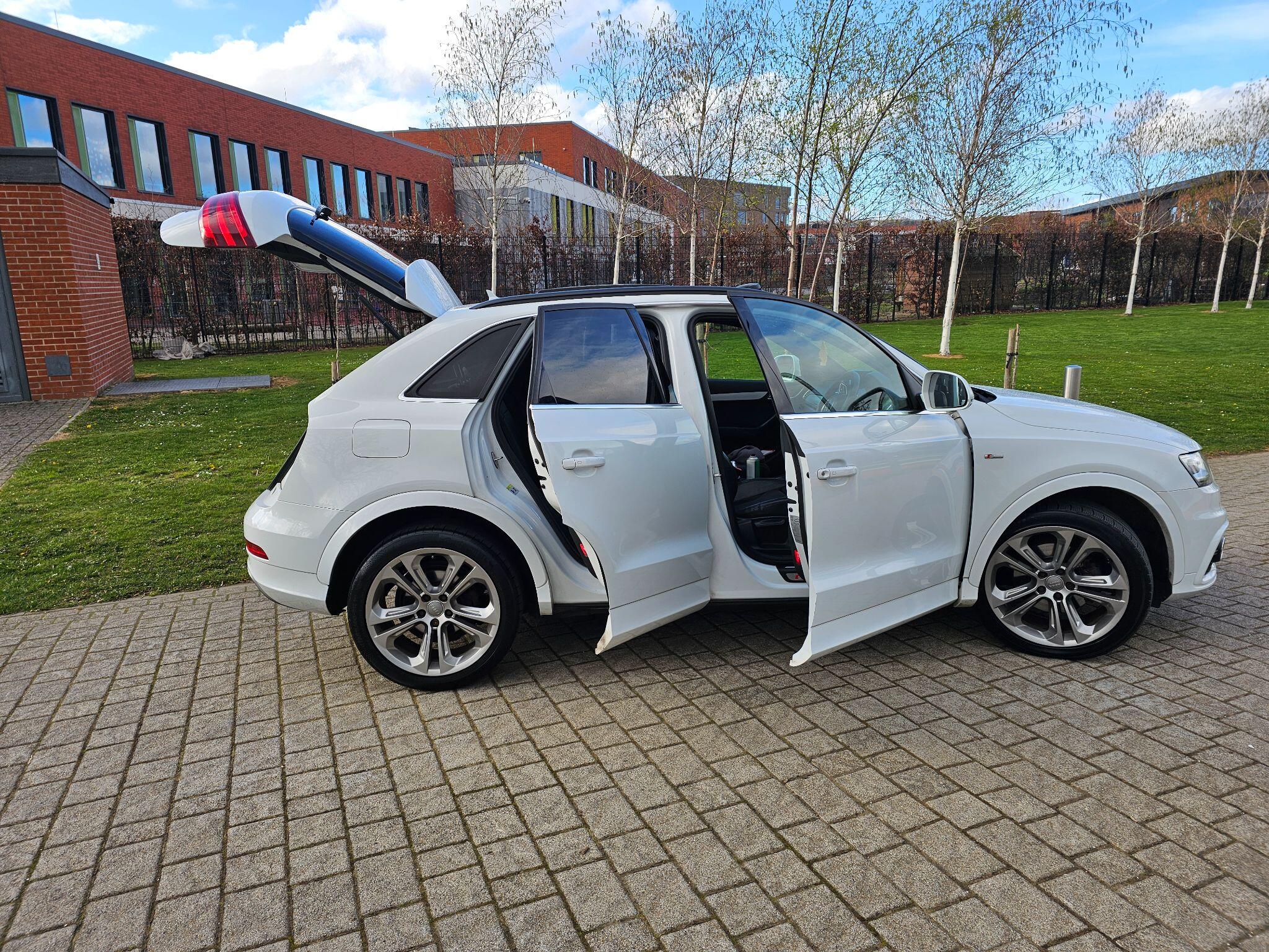 Audi Q3 view 16