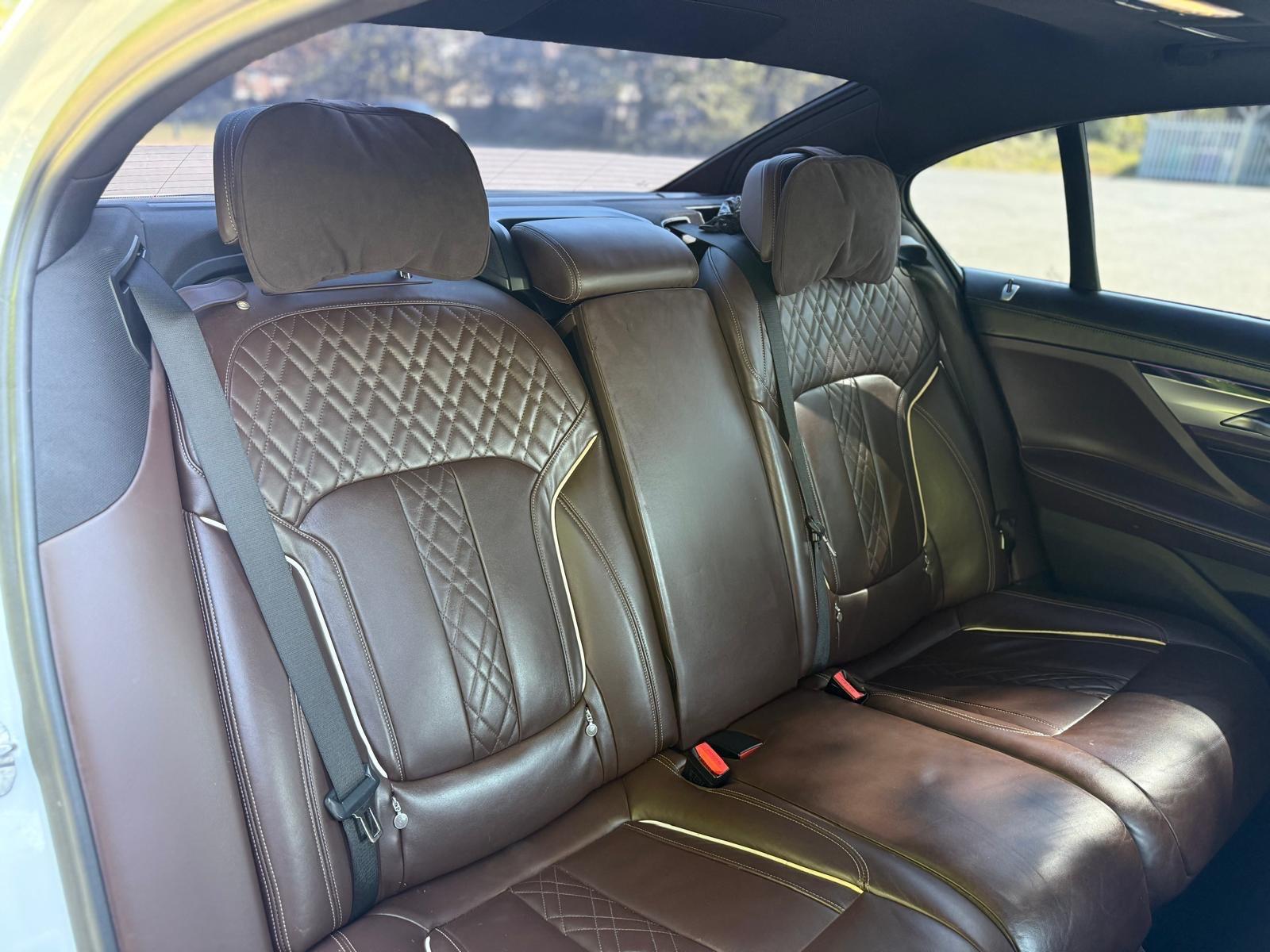 BMW 7 Series view 36