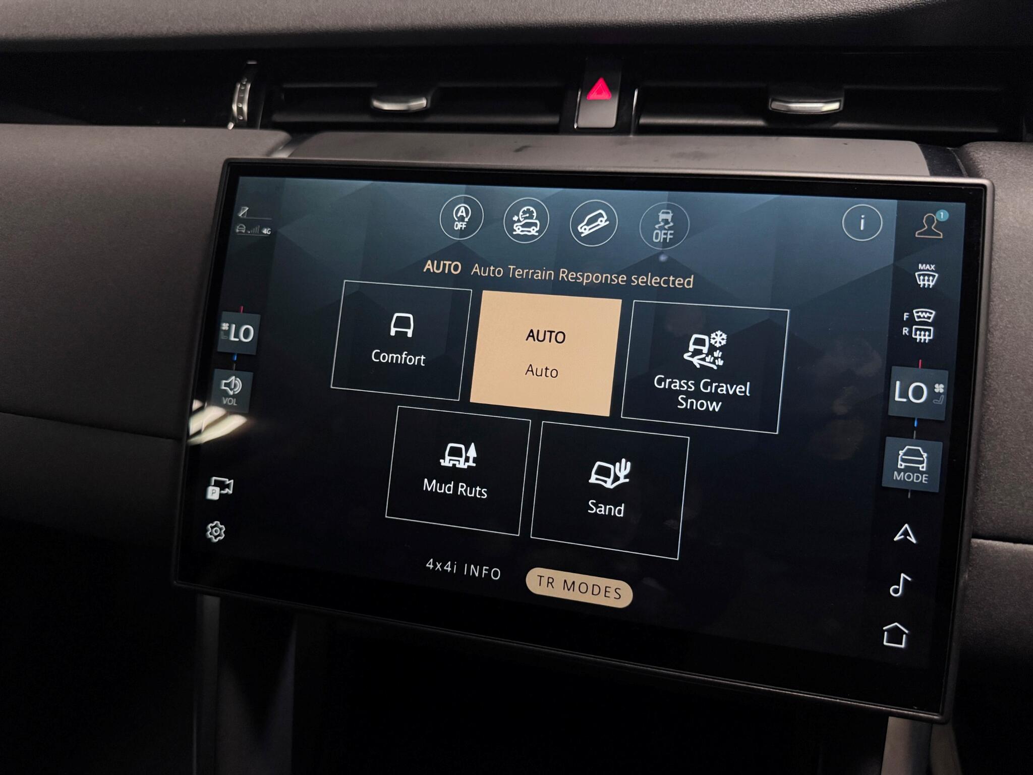 Land Rover Discovery Sport view 48