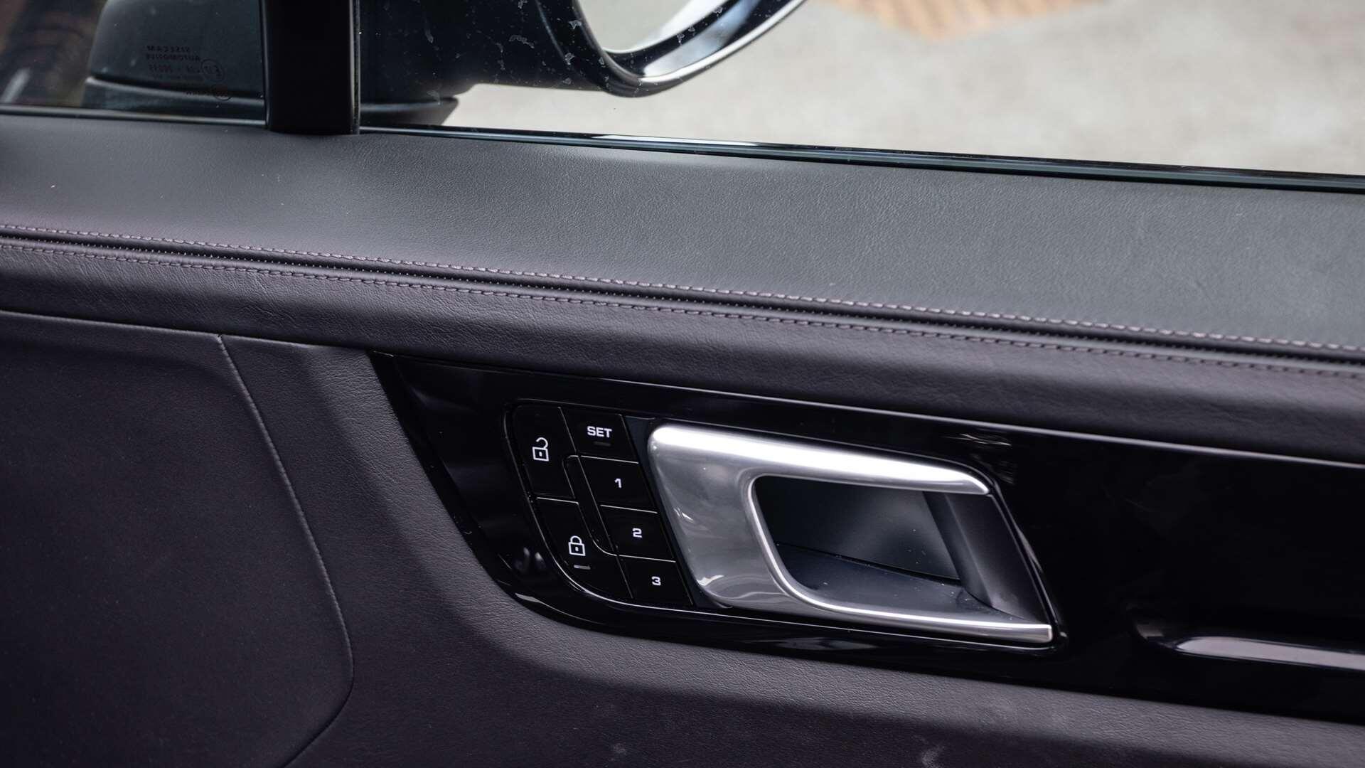 Porsche Cayenne view 31