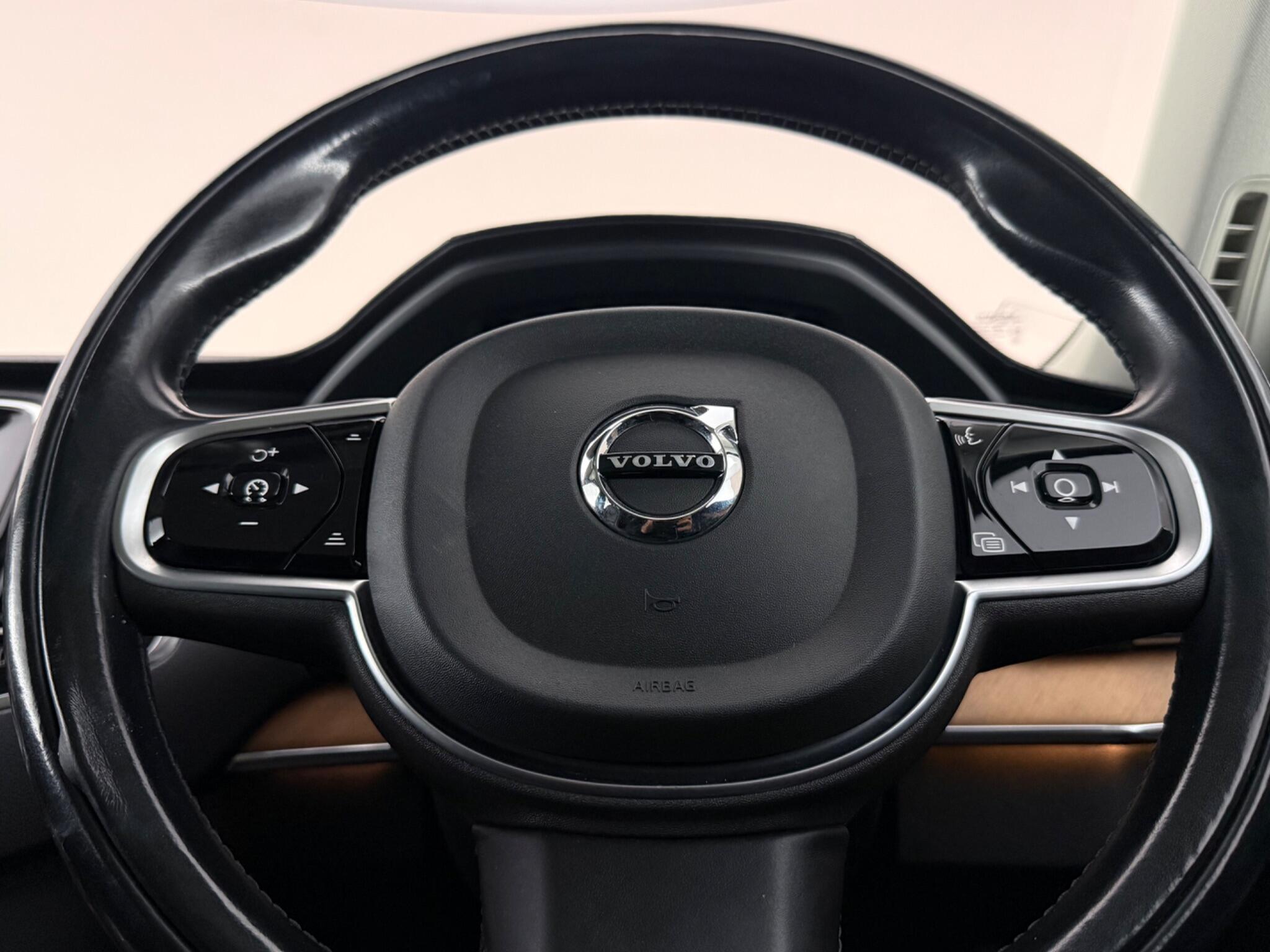 Volvo XC90 view 15