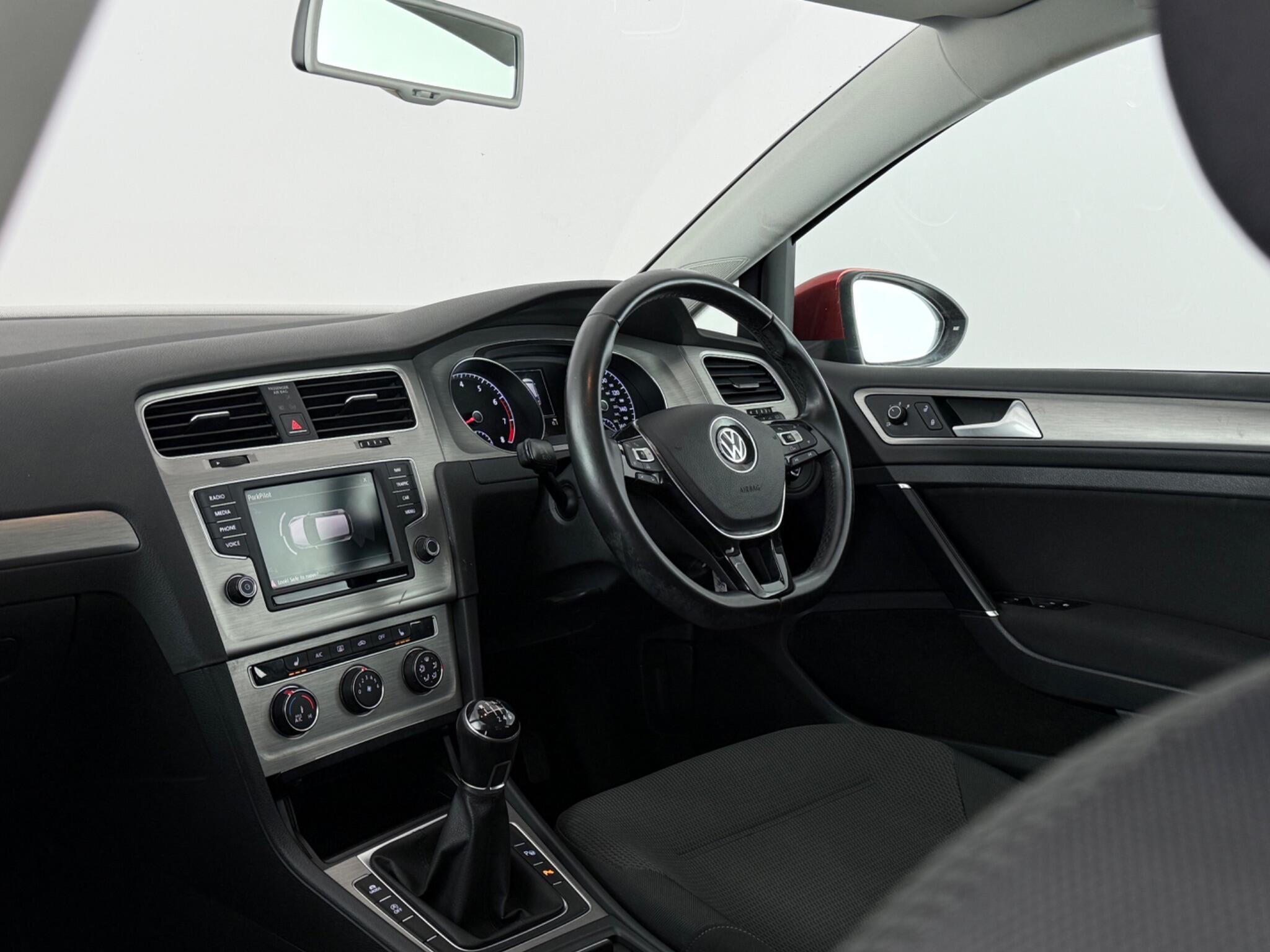Volkswagen Golf view 3