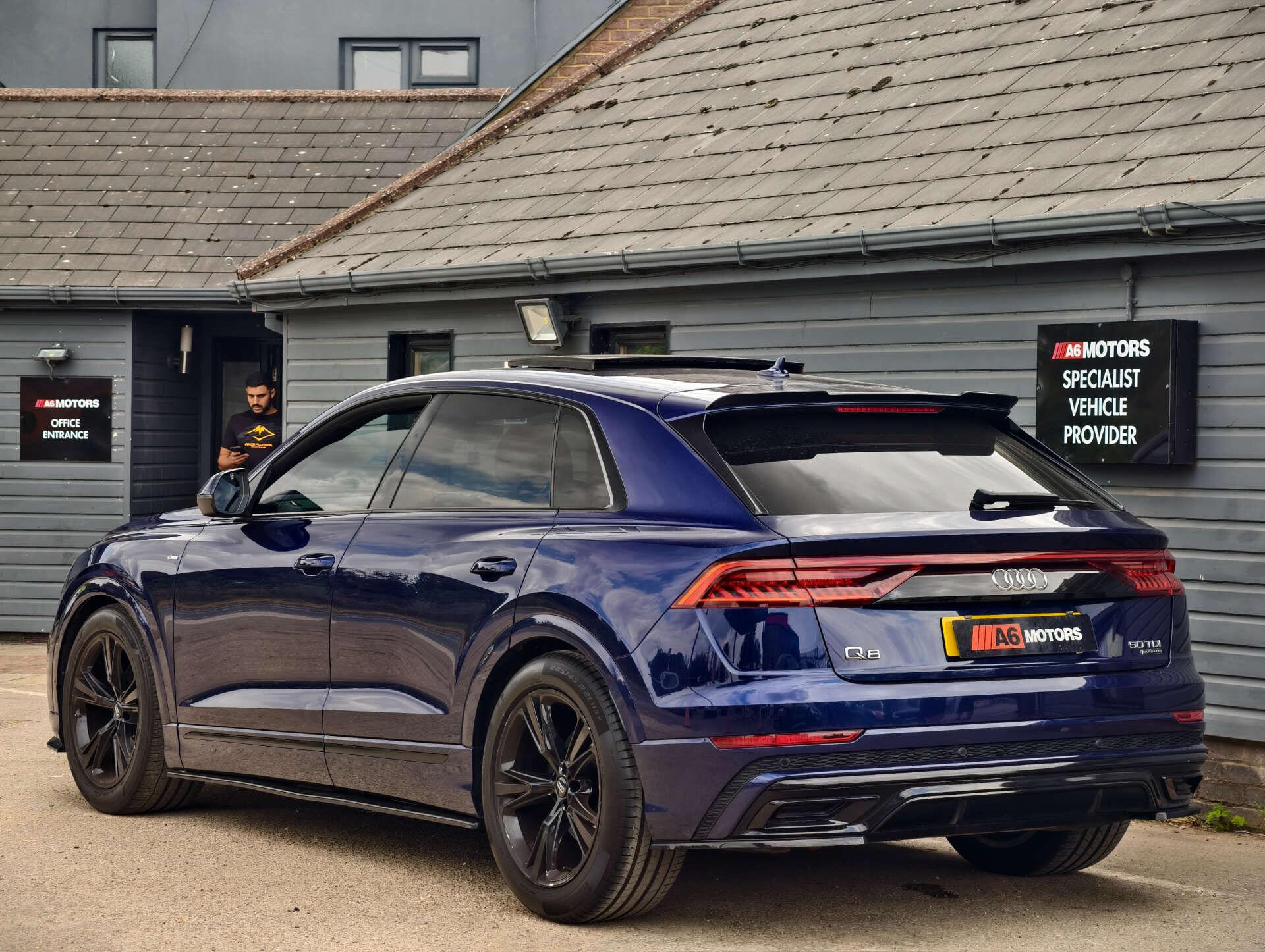 Audi Q8 view 18