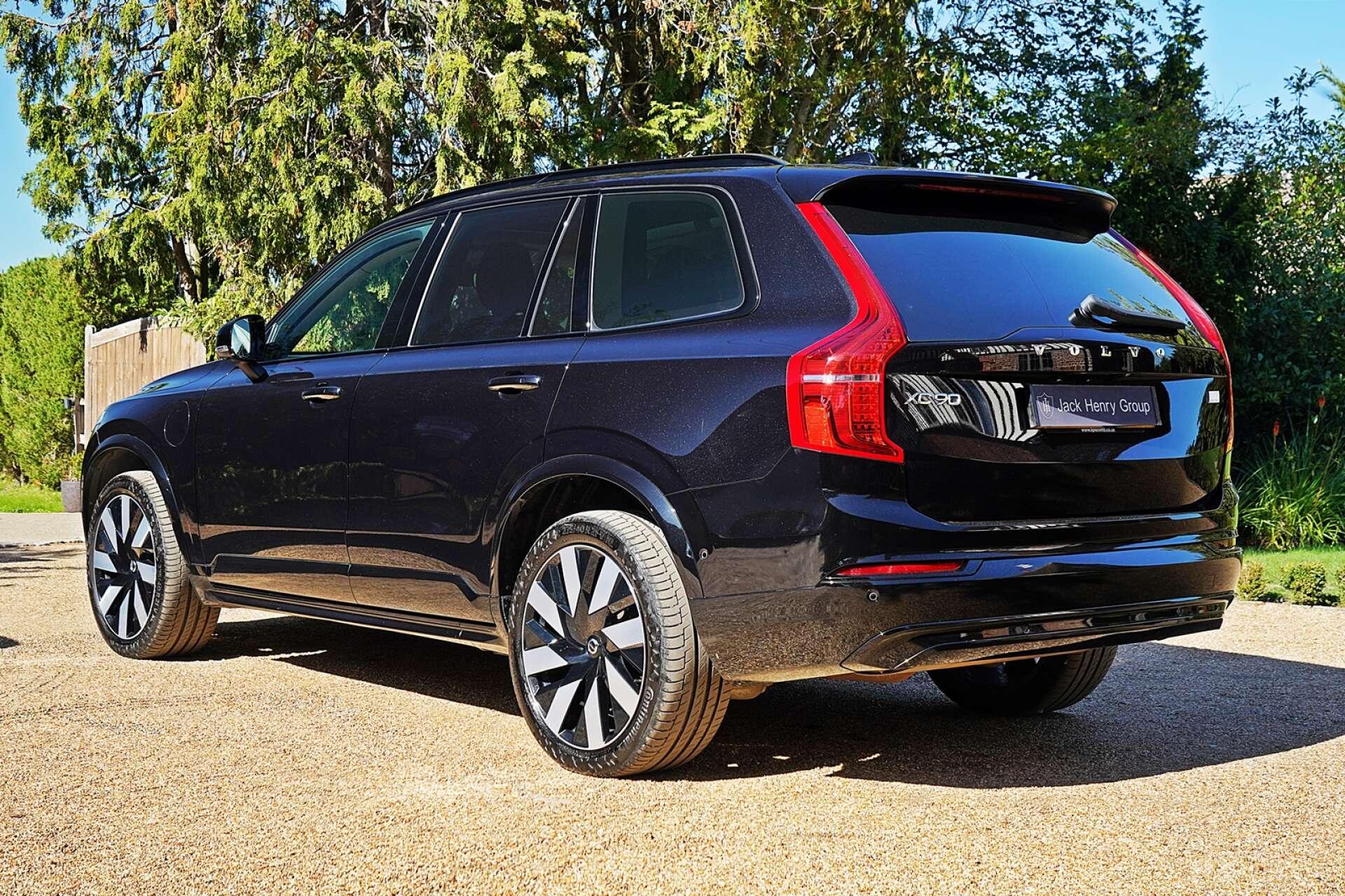 Volvo XC90 view 3