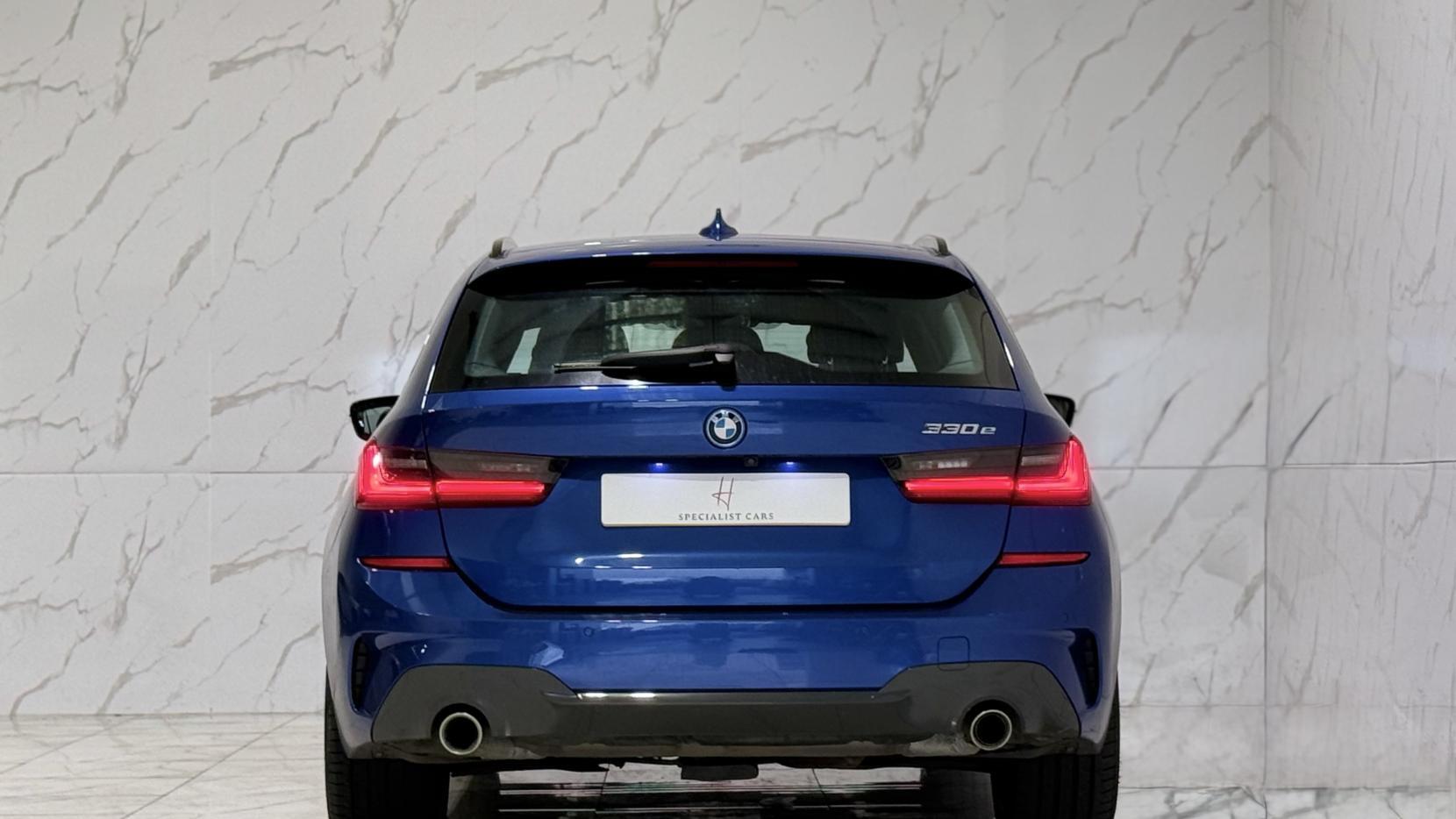 BMW 3 Series view 5