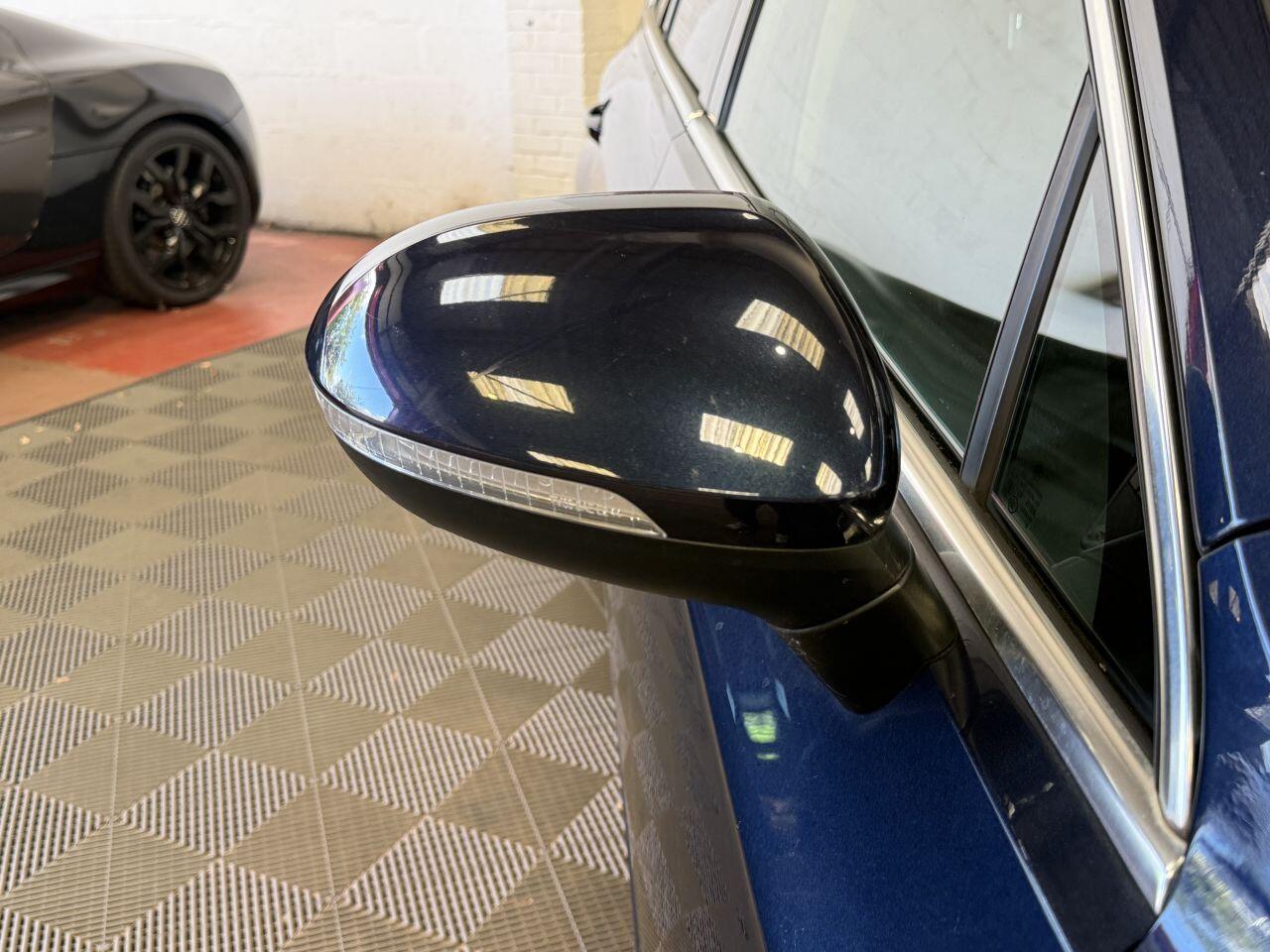 Volkswagen Passat view 24