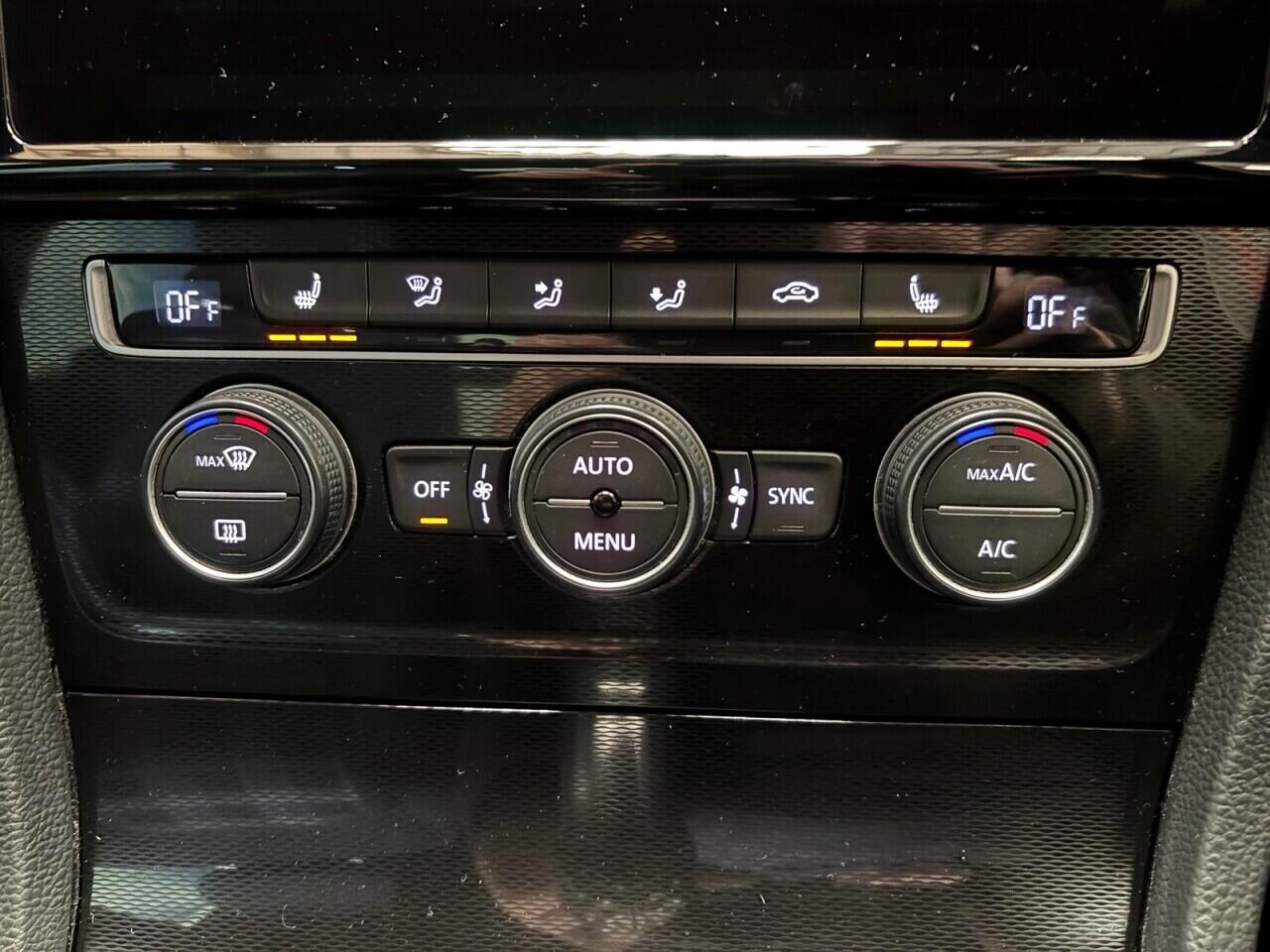 Volkswagen Golf view 30