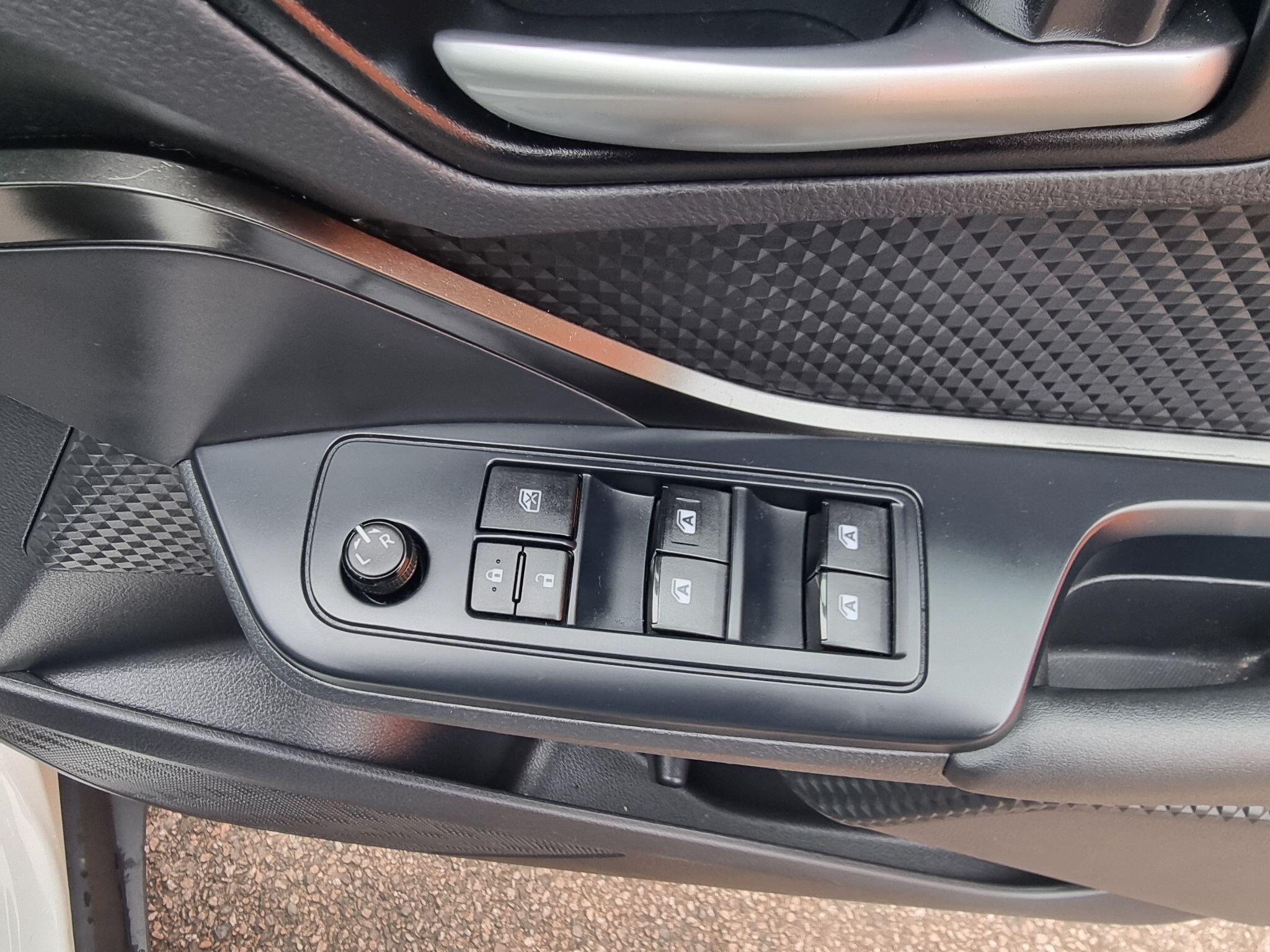 Toyota C-HR view 27