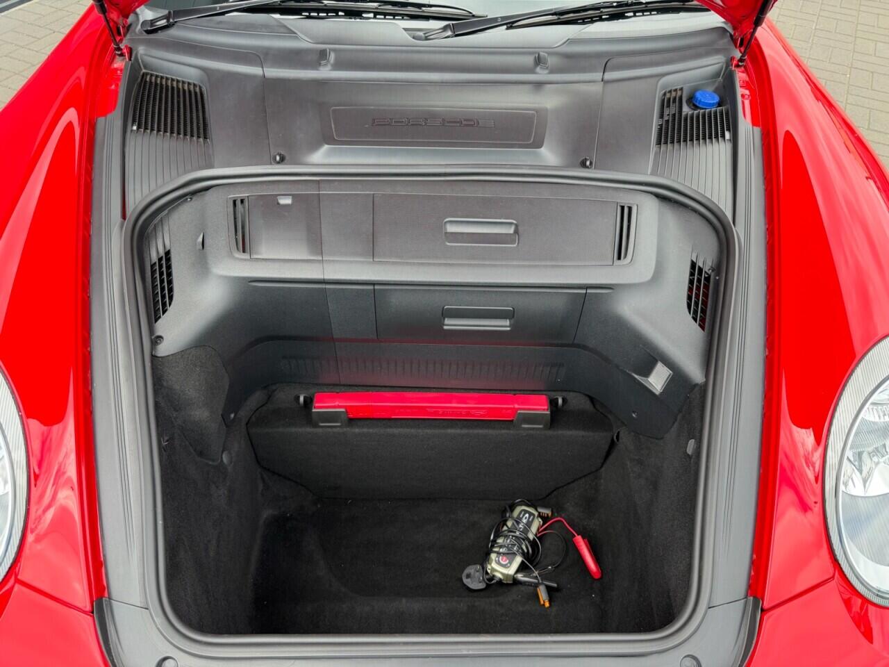Porsche 911 view 39