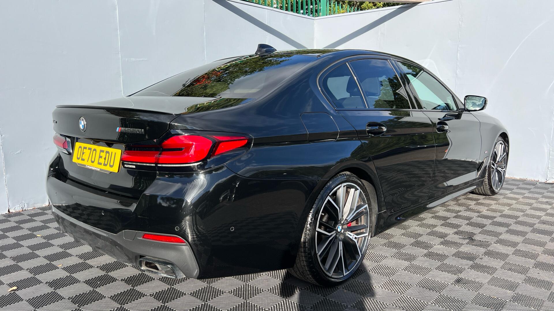BMW 5 Series view 27
