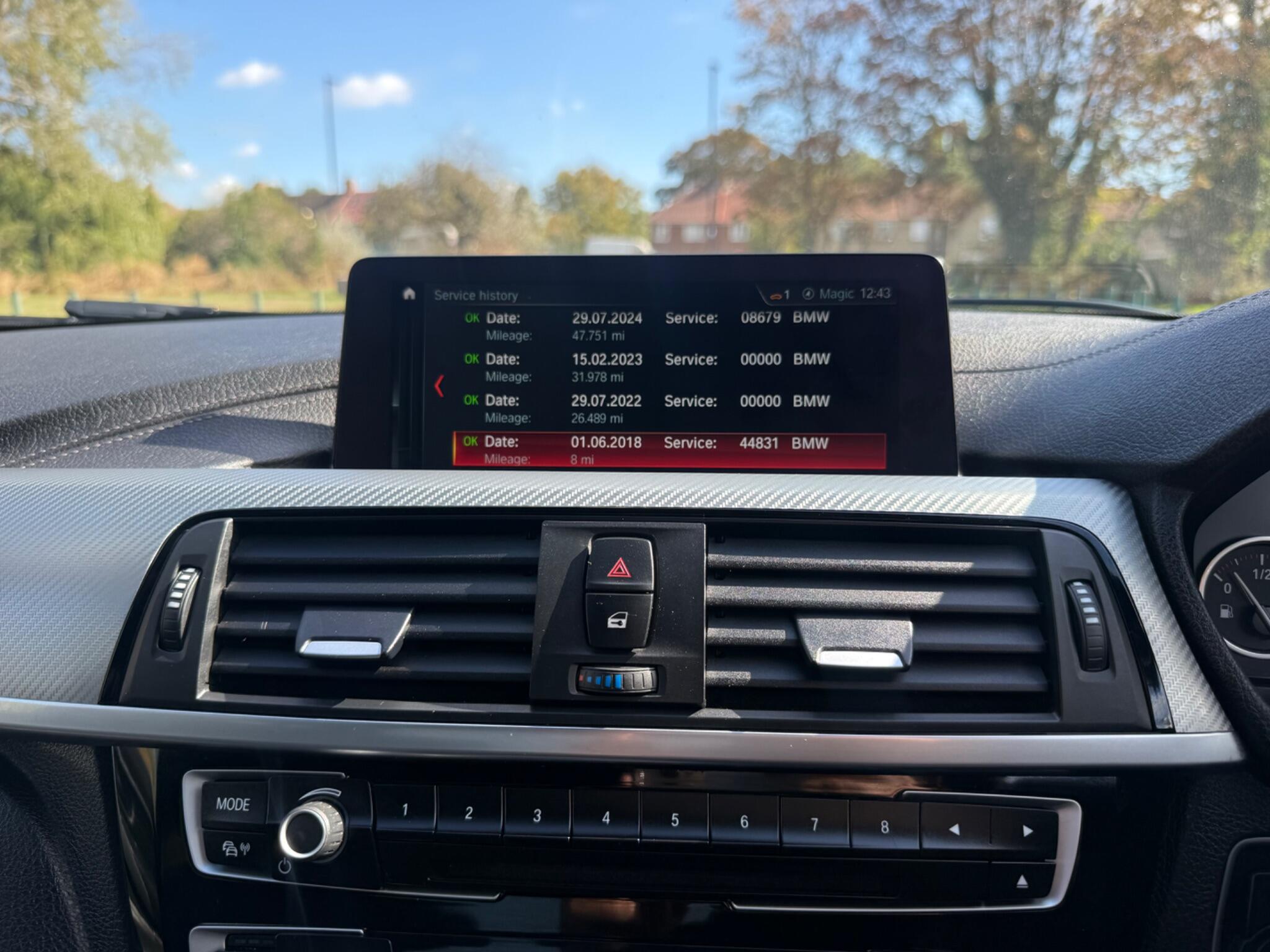 BMW 3 Series view 32