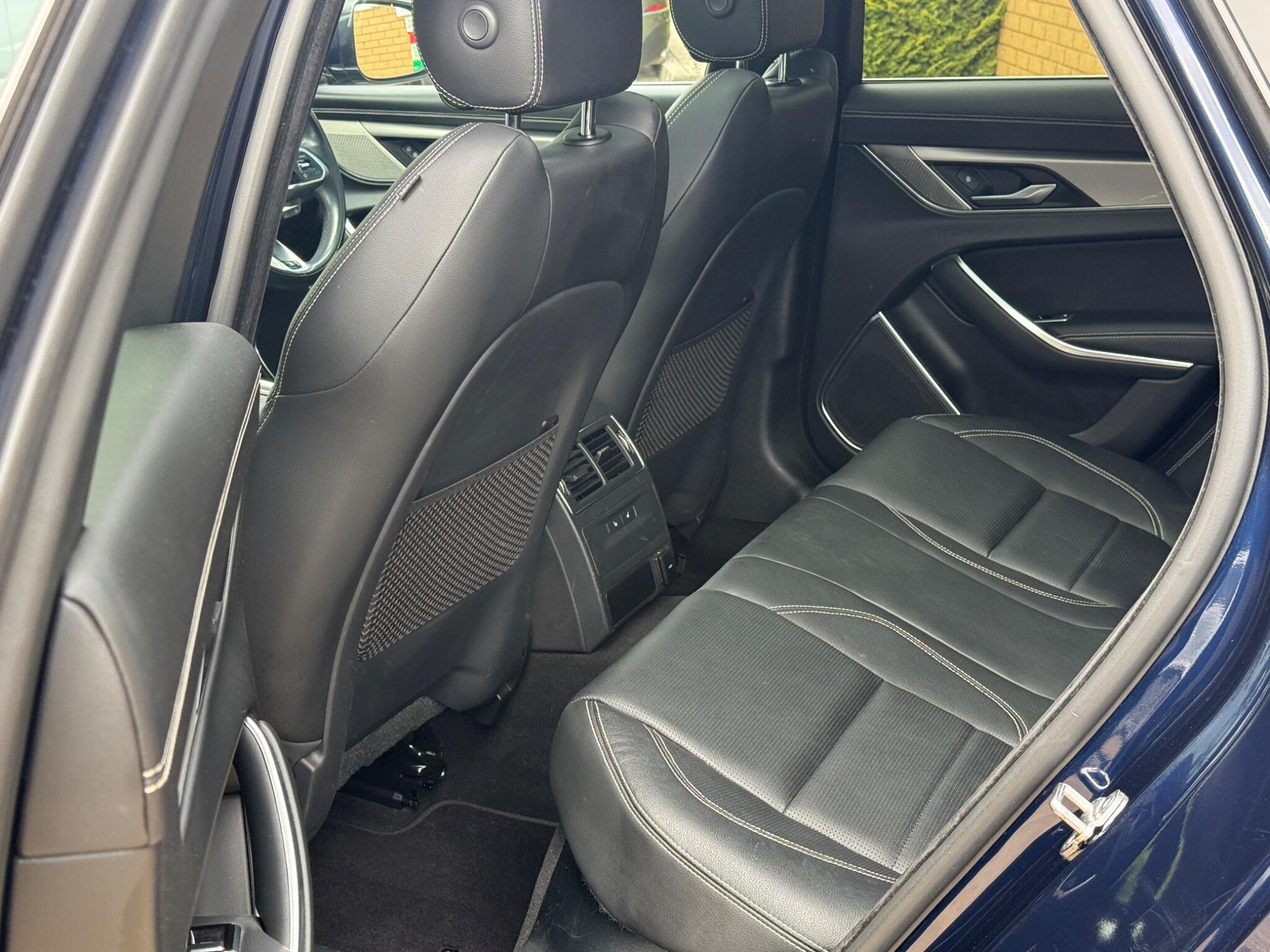 Jaguar XF view 35
