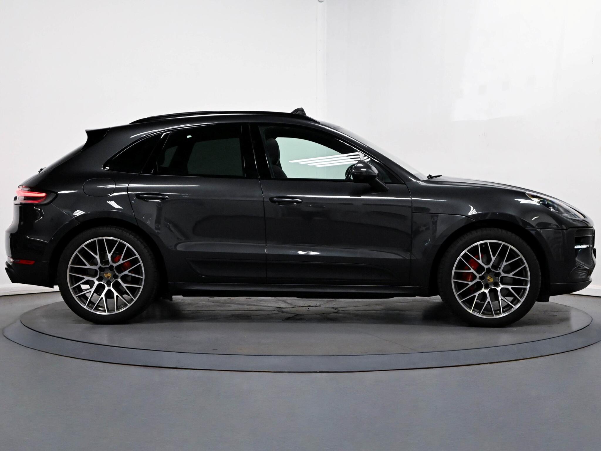 Porsche Macan view 23
