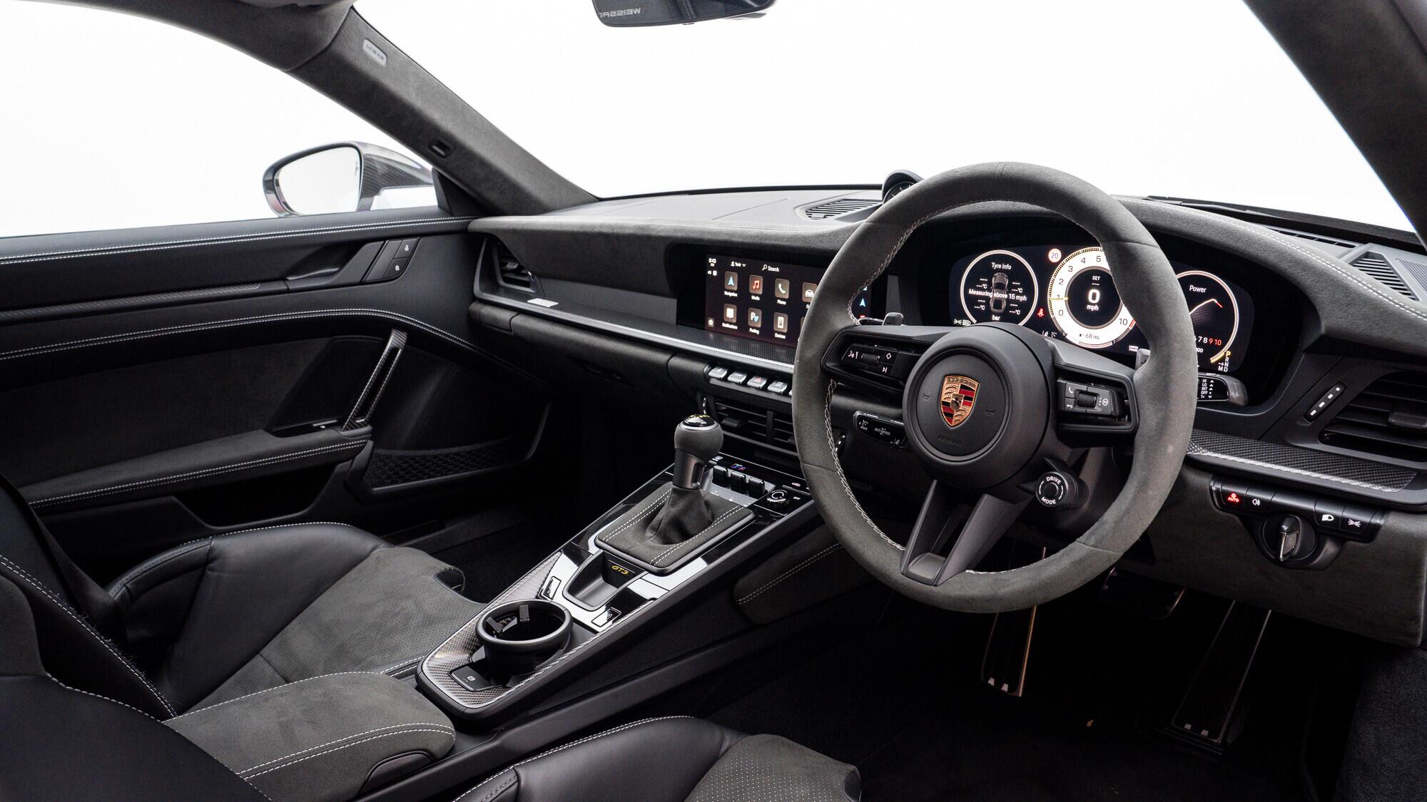 Porsche 911 view 5