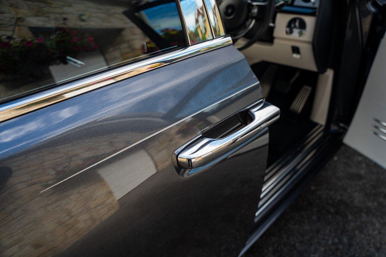 Rolls-Royce Phantom view 107