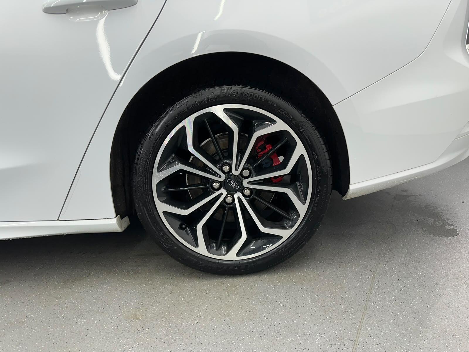Ford Focus view 13