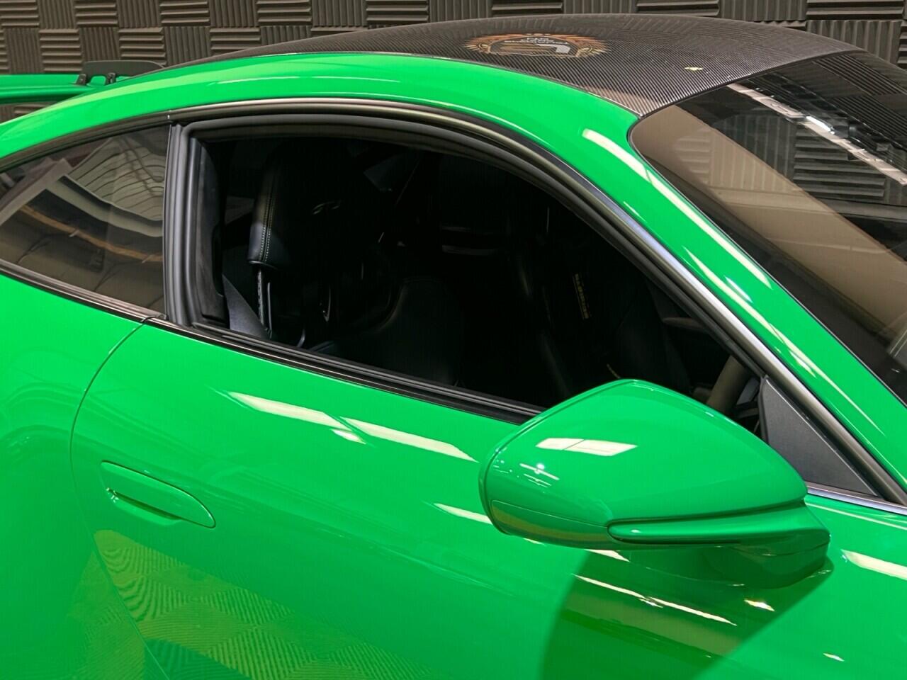 Porsche 911 view 7
