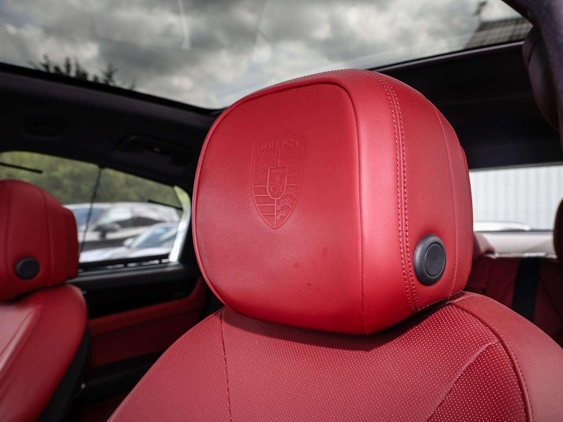 Porsche Cayenne view 16