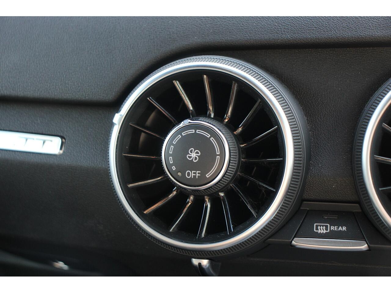 Audi TT view 20