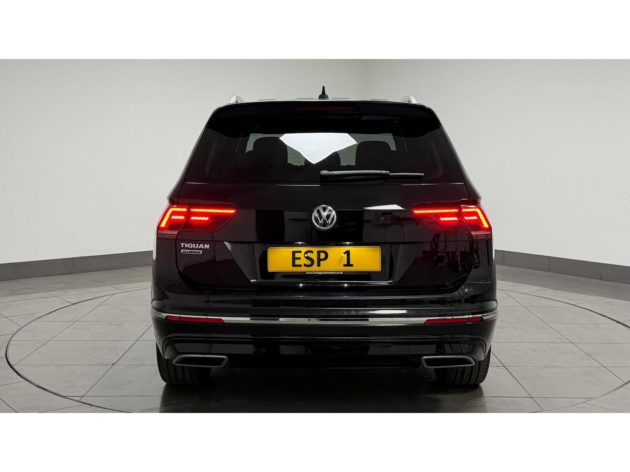 Volkswagen Tiguan Allspace view 8