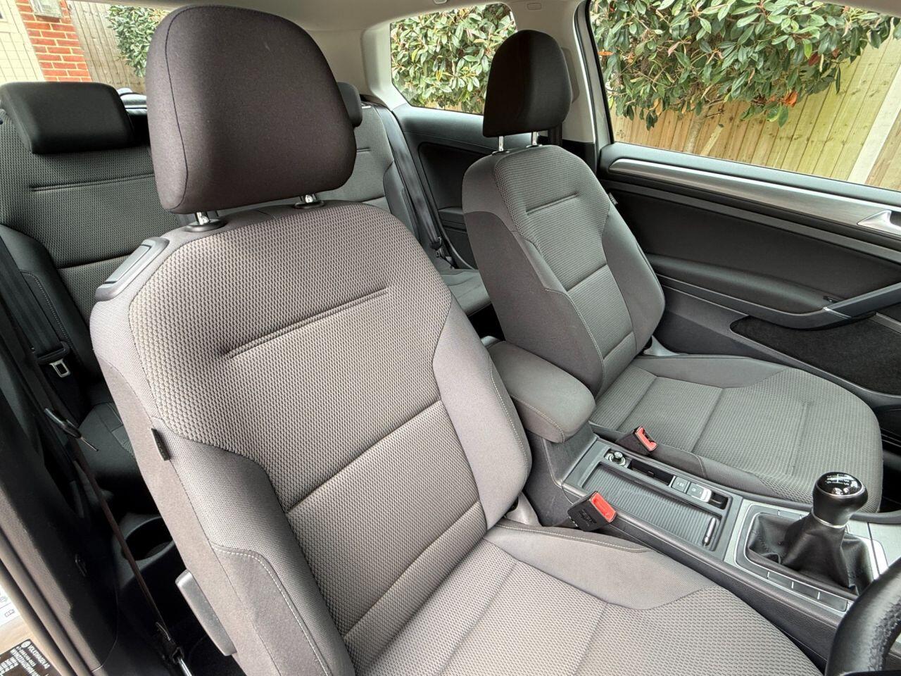 Volkswagen Golf view 23
