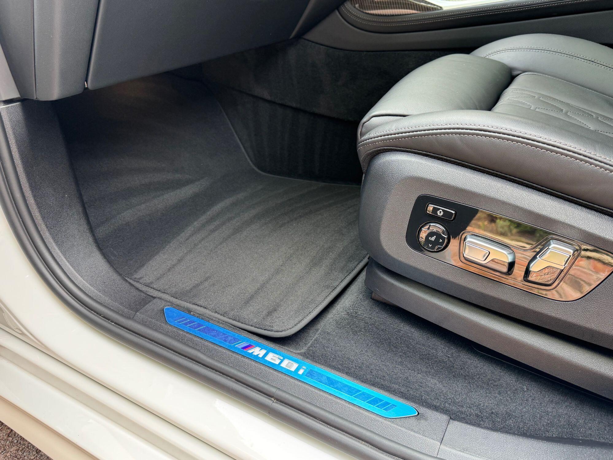 BMW X7 view 30