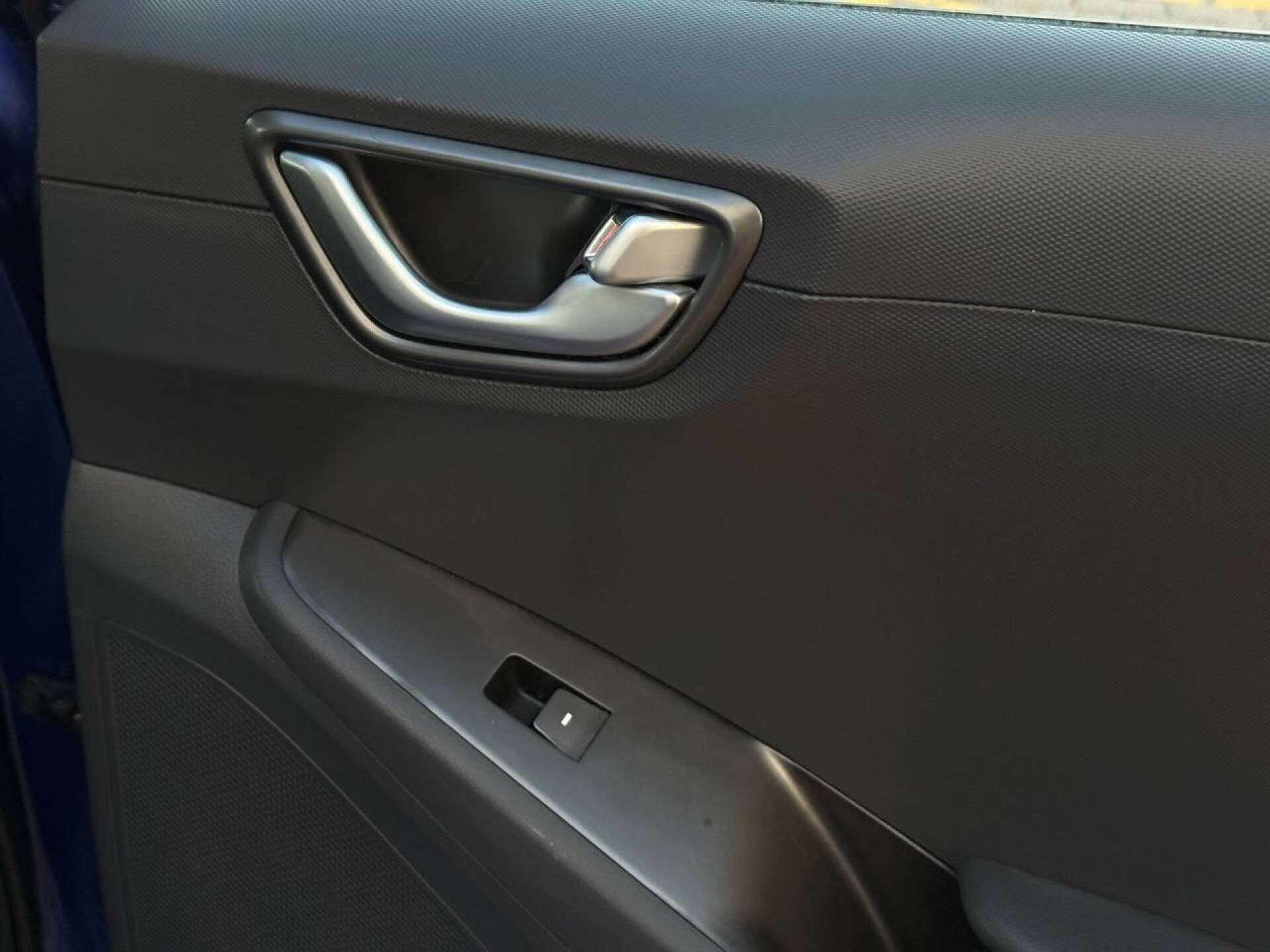 Hyundai Ioniq view 26