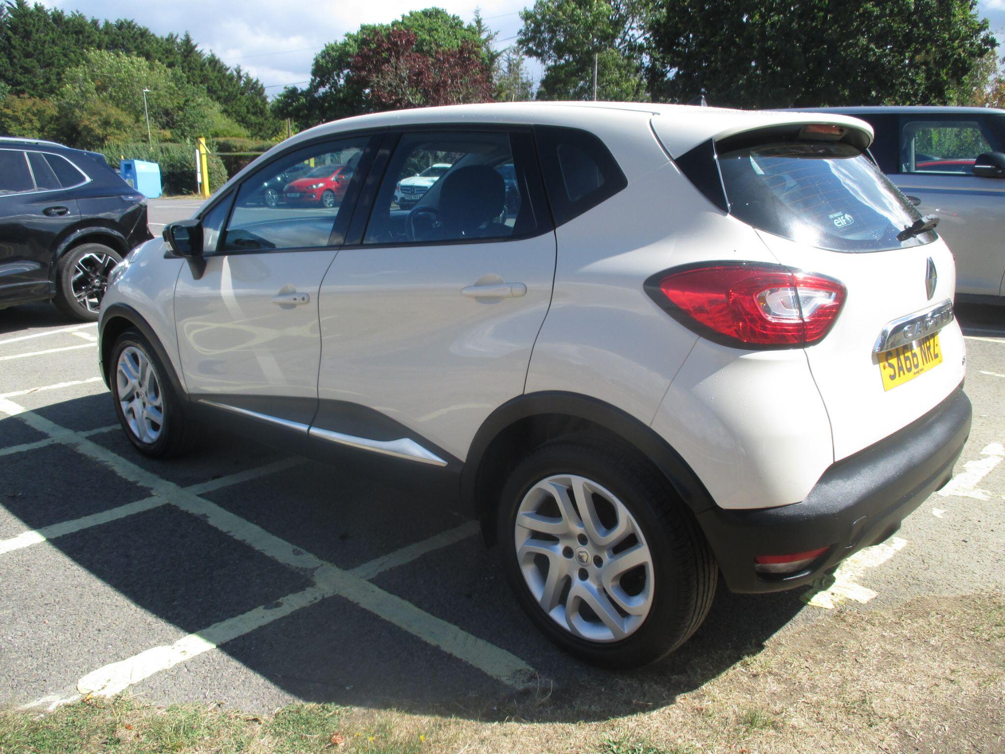 Renault Captur view 13