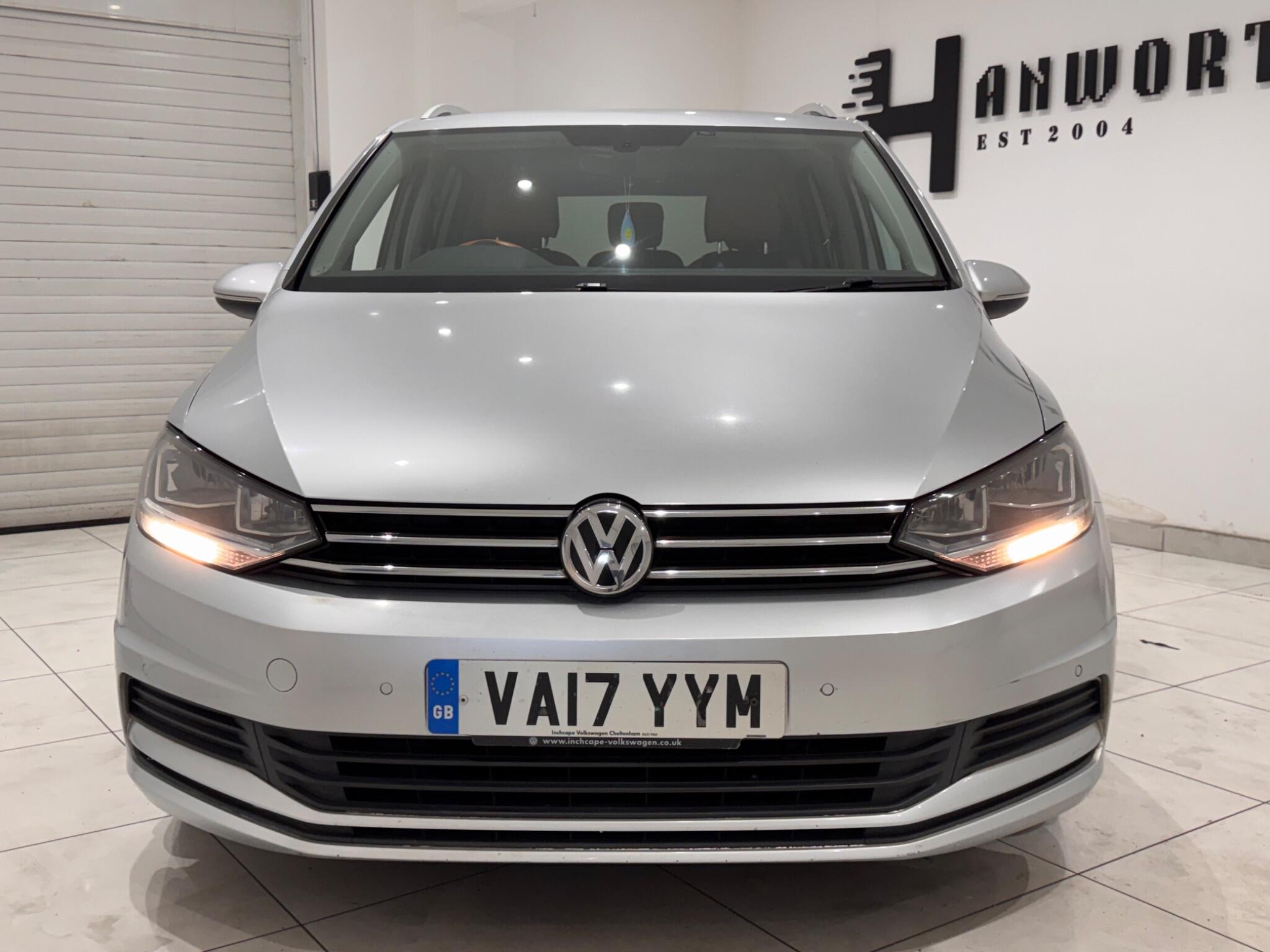 Volkswagen Touran view 6