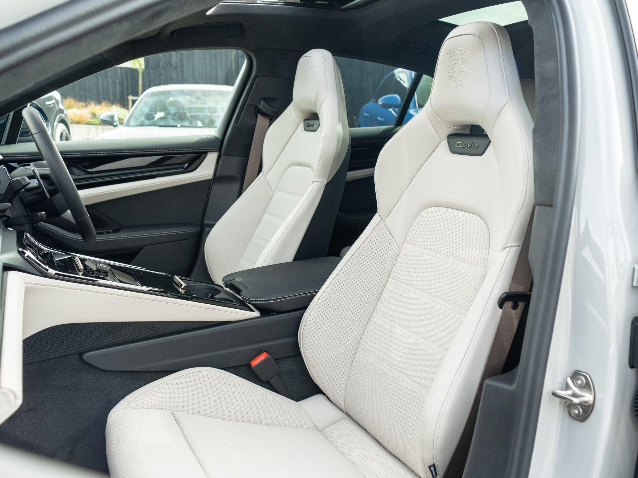 Porsche Panamera view 29
