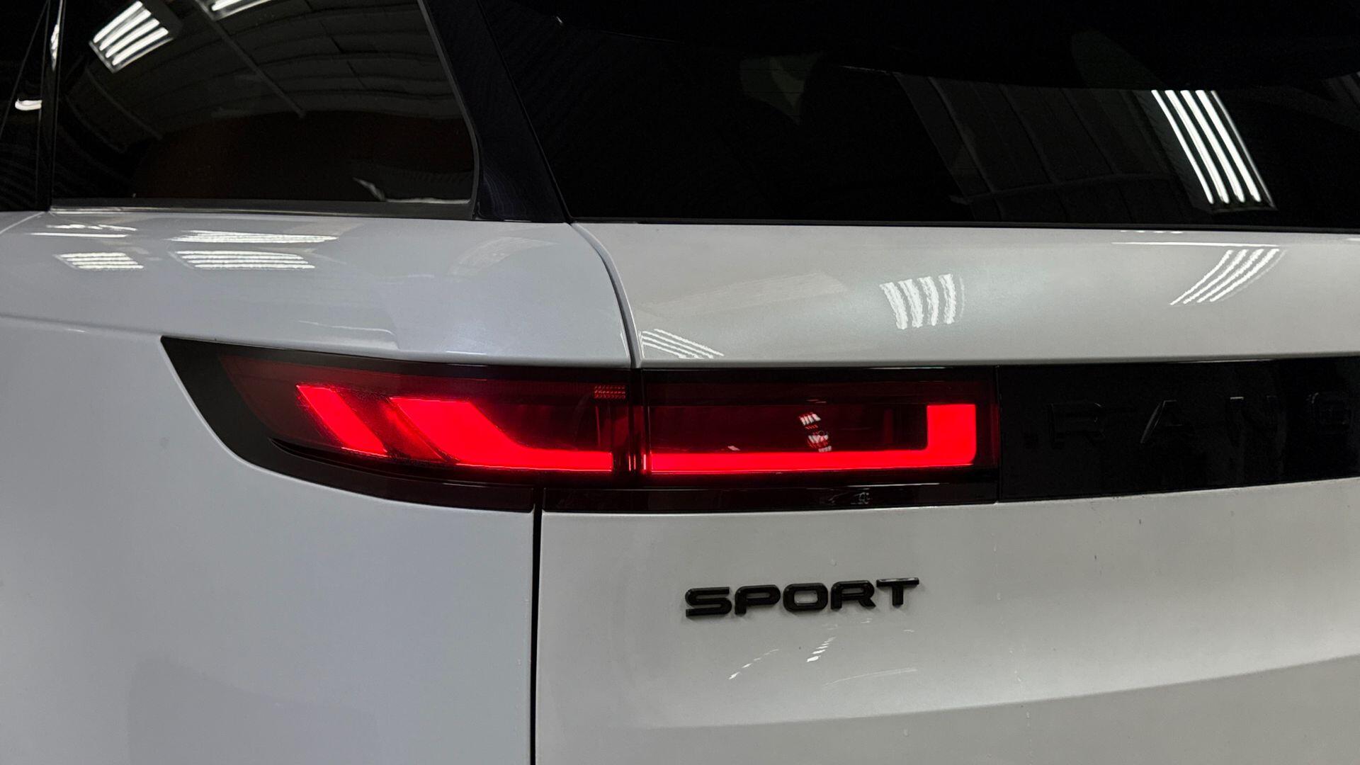 Land Rover Range Rover Sport view 19