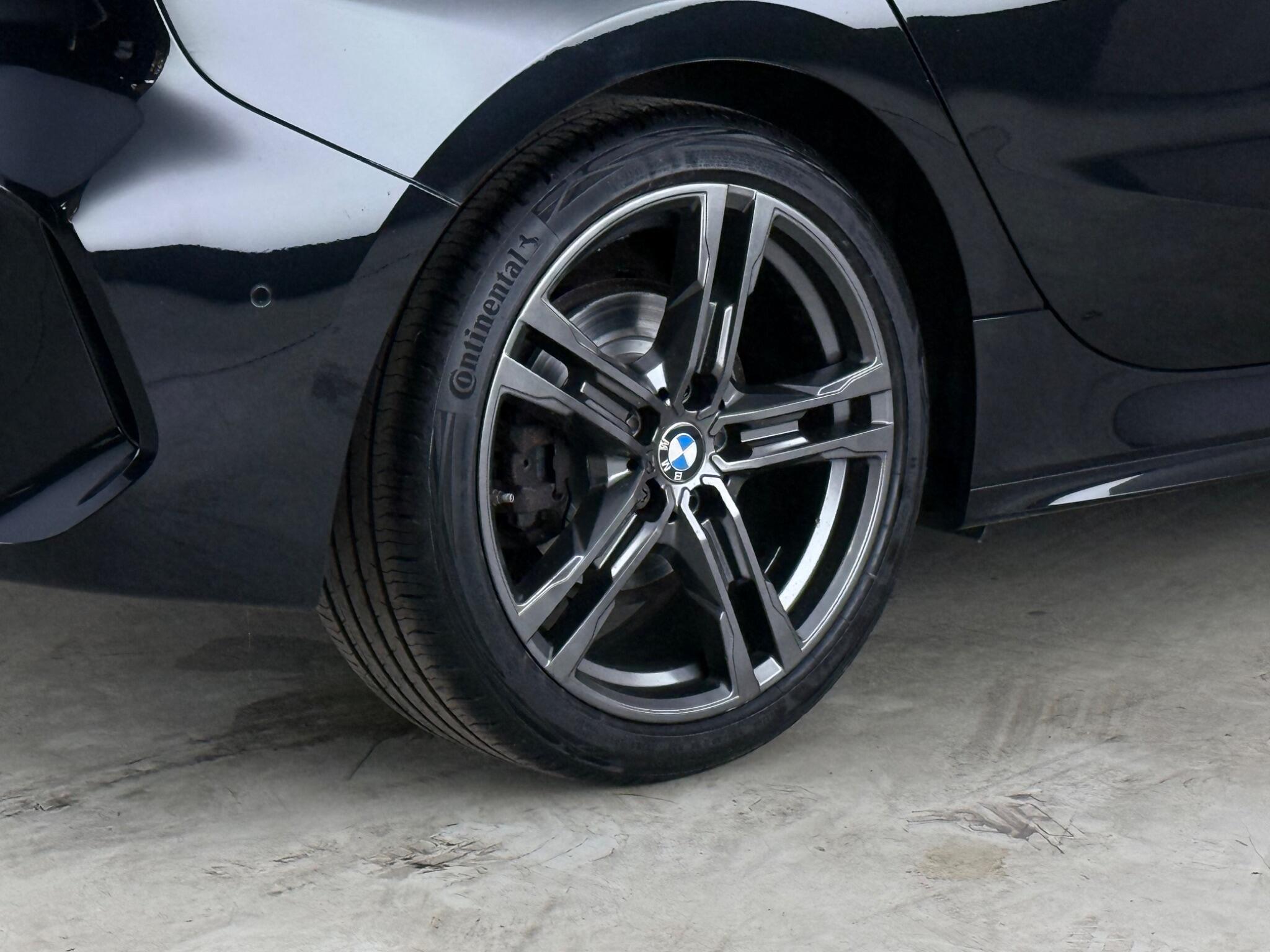 BMW 1 Series view 9