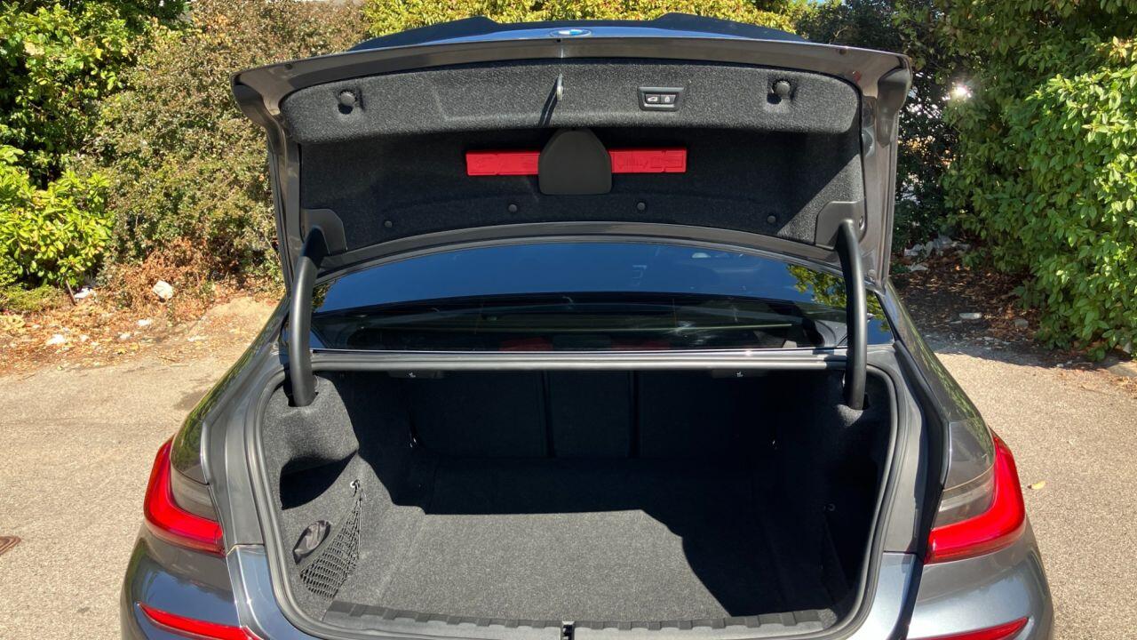 BMW 3 Series view 36