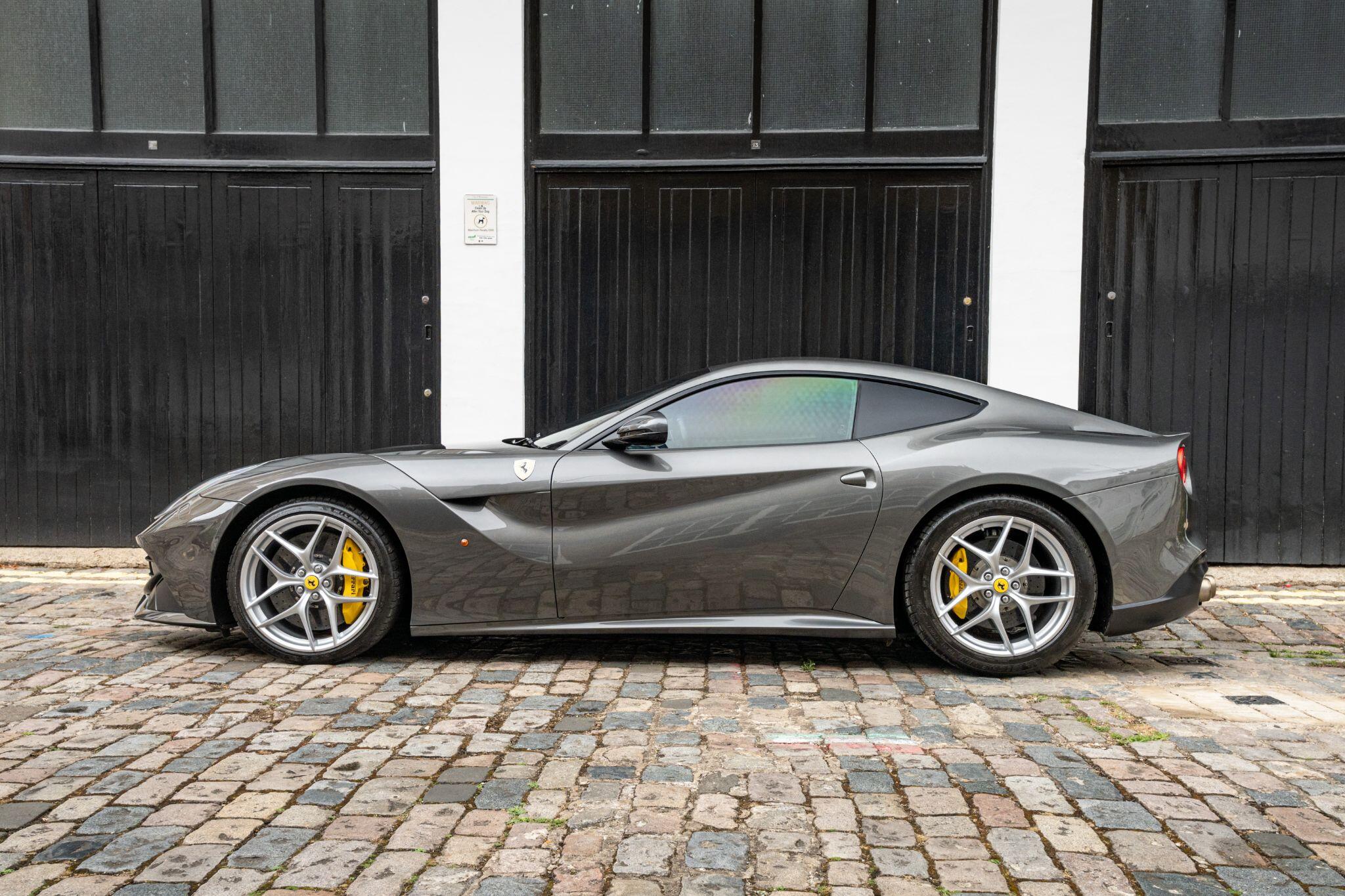 Ferrari F12 view 14