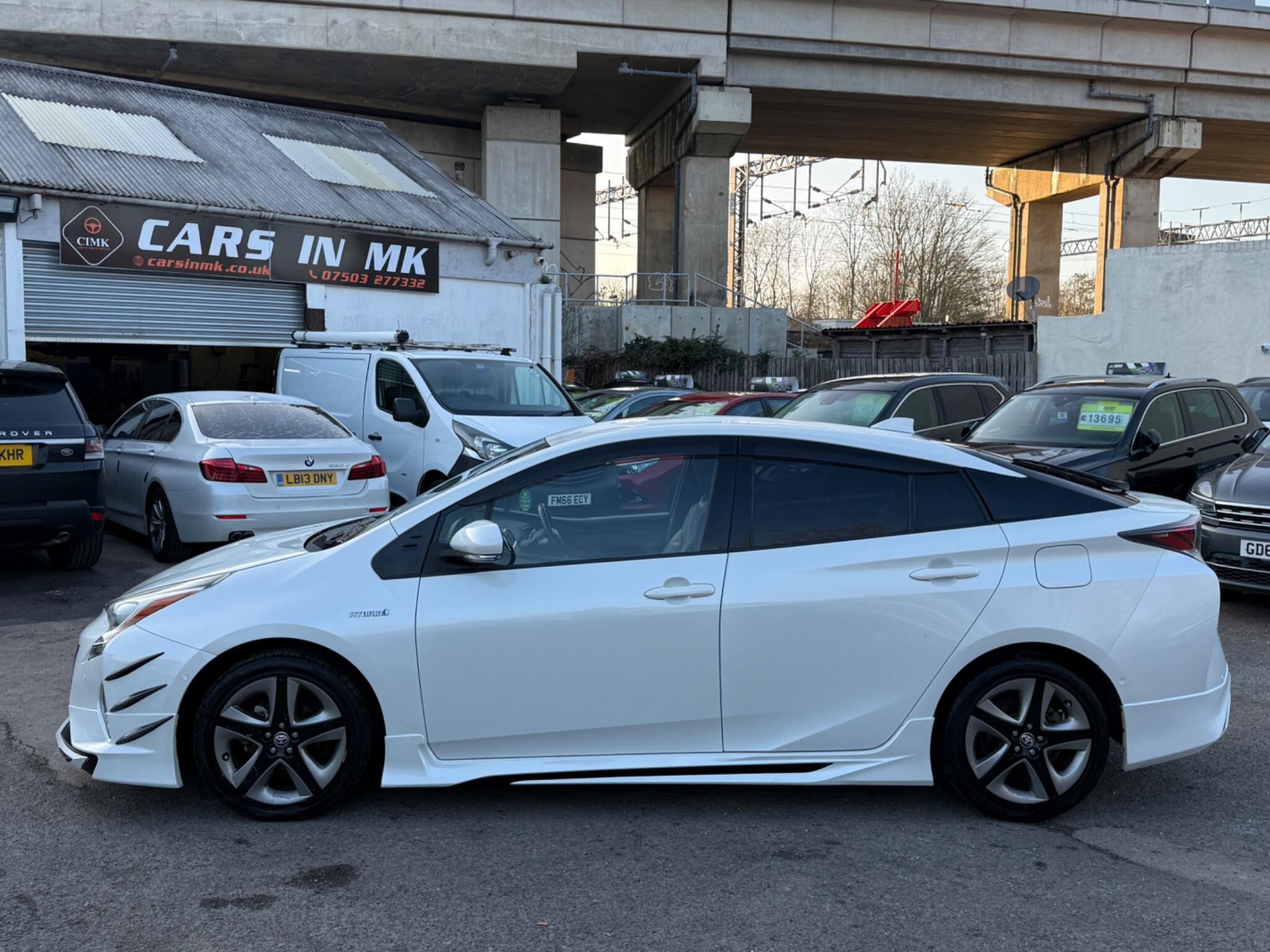 Toyota Prius - Image 11